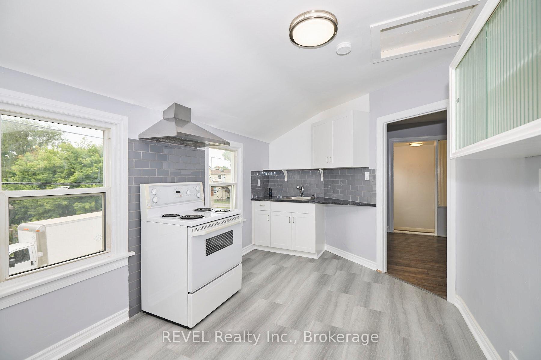 Photo 12 of 43 Cosby Avenue, St. Catharines, Facer — HOMEH