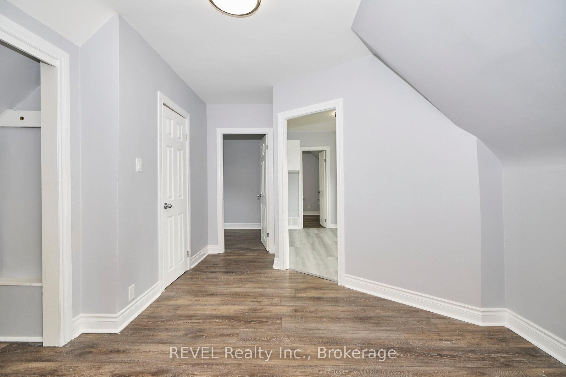 Photo 13 of 43 Cosby Avenue, St. Catharines, Facer — HOMEH