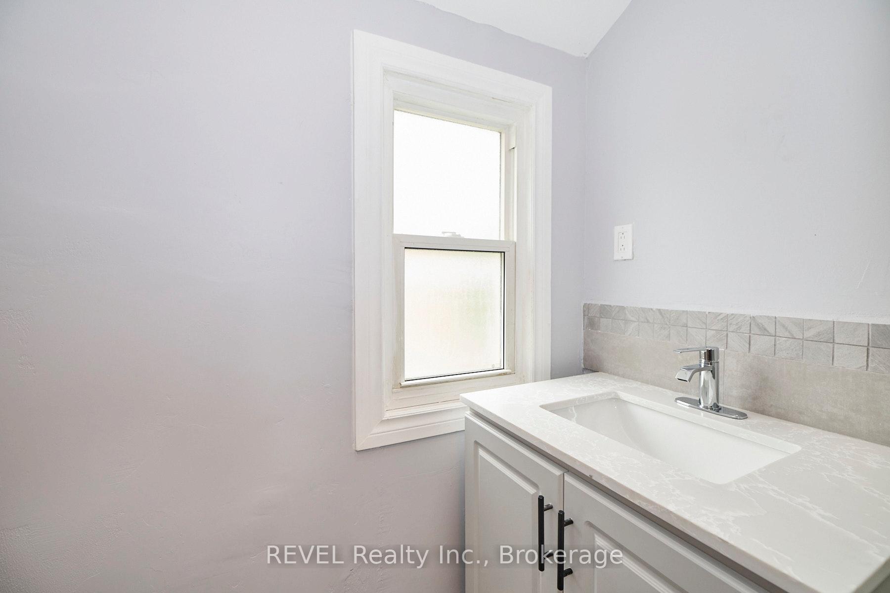 Photo 15 of 43 Cosby Avenue, St. Catharines, Facer — HOMEH