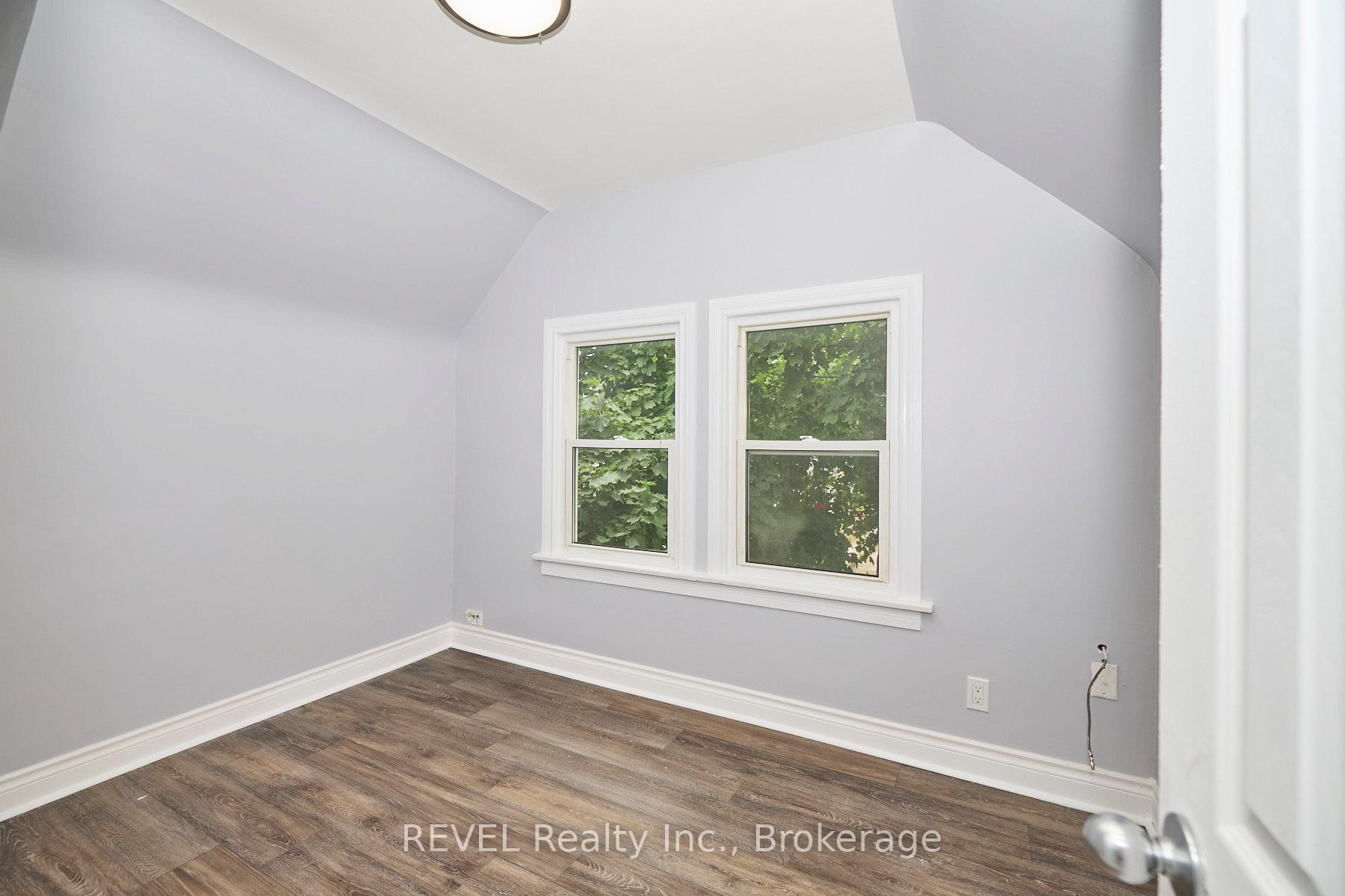 Photo 16 of 43 Cosby Avenue, St. Catharines, Facer — HOMEH