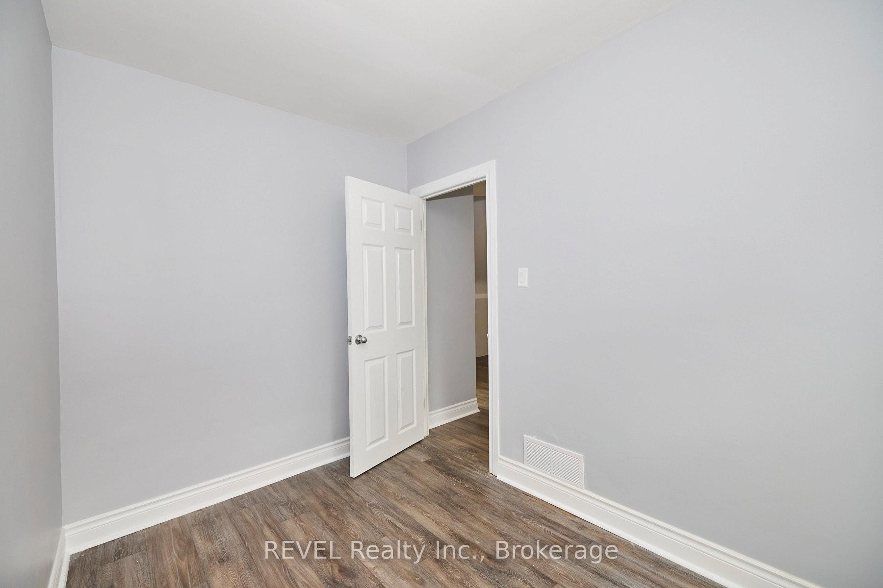 Photo 18 of 43 Cosby Avenue, St. Catharines, Facer — HOMEH