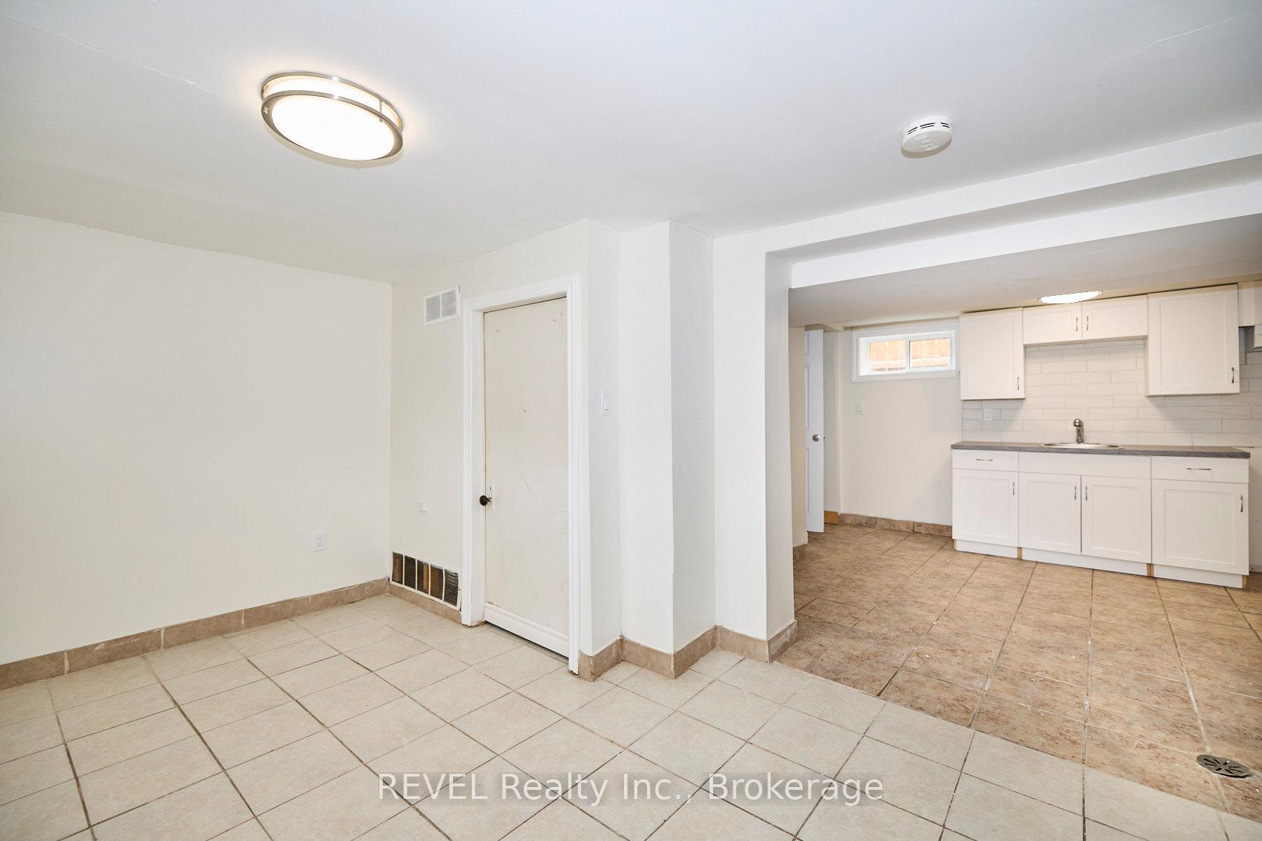 Photo 23 of 43 Cosby Avenue, St. Catharines, Facer — HOMEH