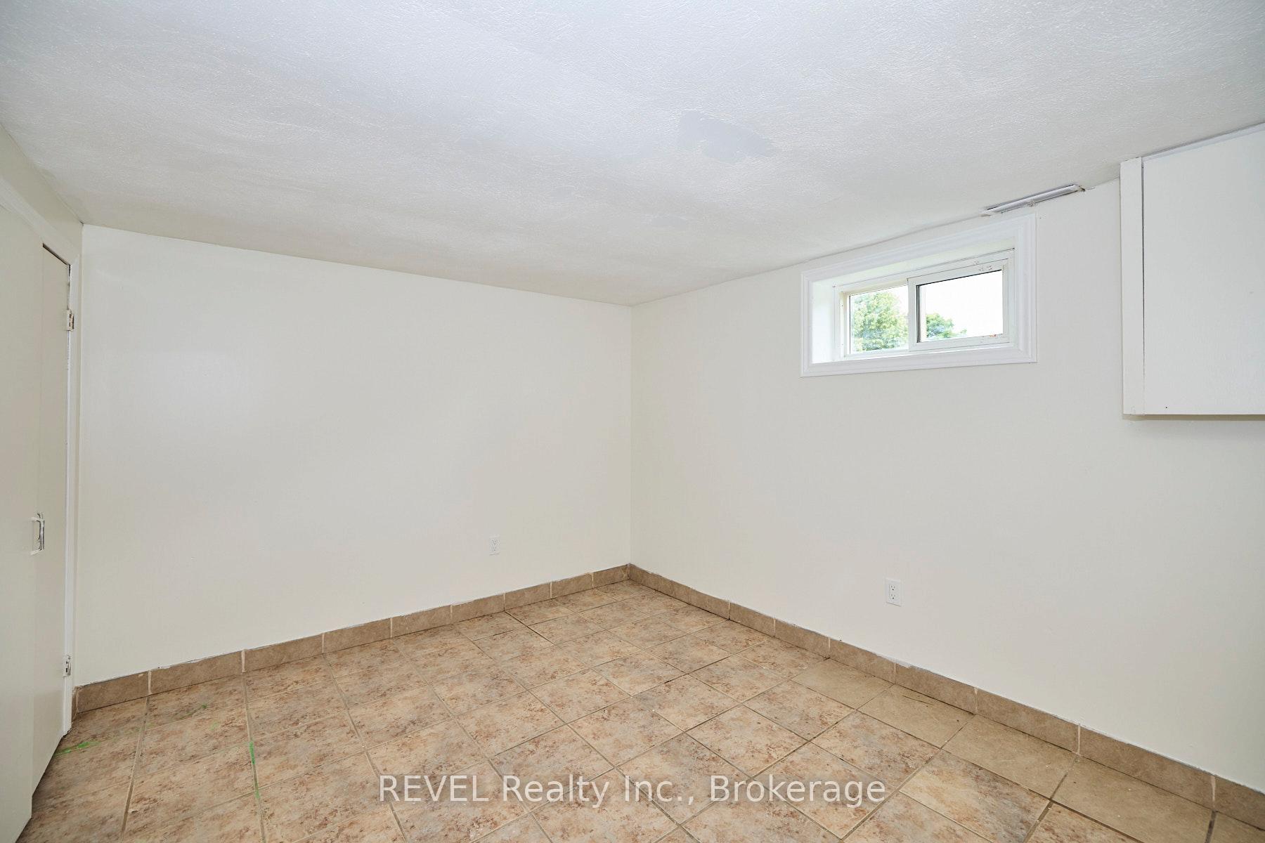 Photo 24 of 43 Cosby Avenue, St. Catharines, Facer — HOMEH