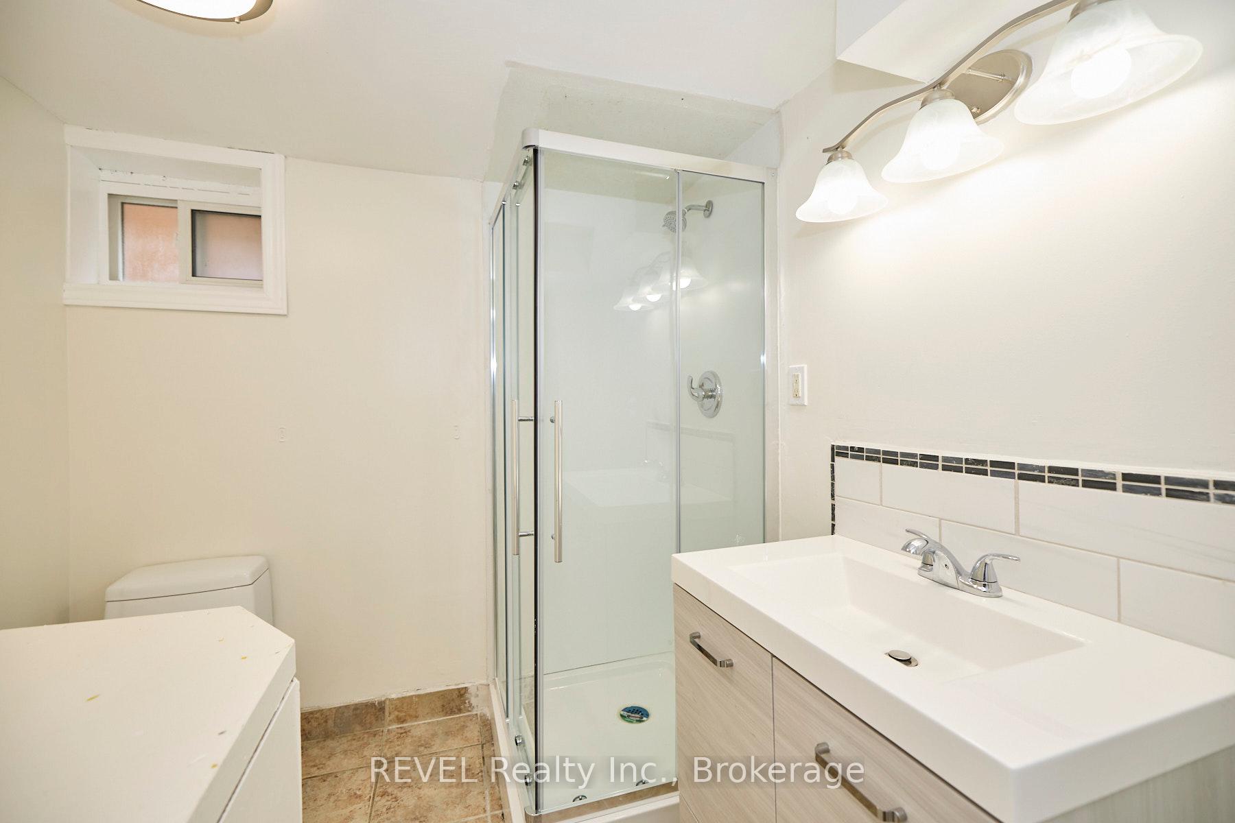 Photo 25 of 43 Cosby Avenue, St. Catharines, Facer — HOMEH