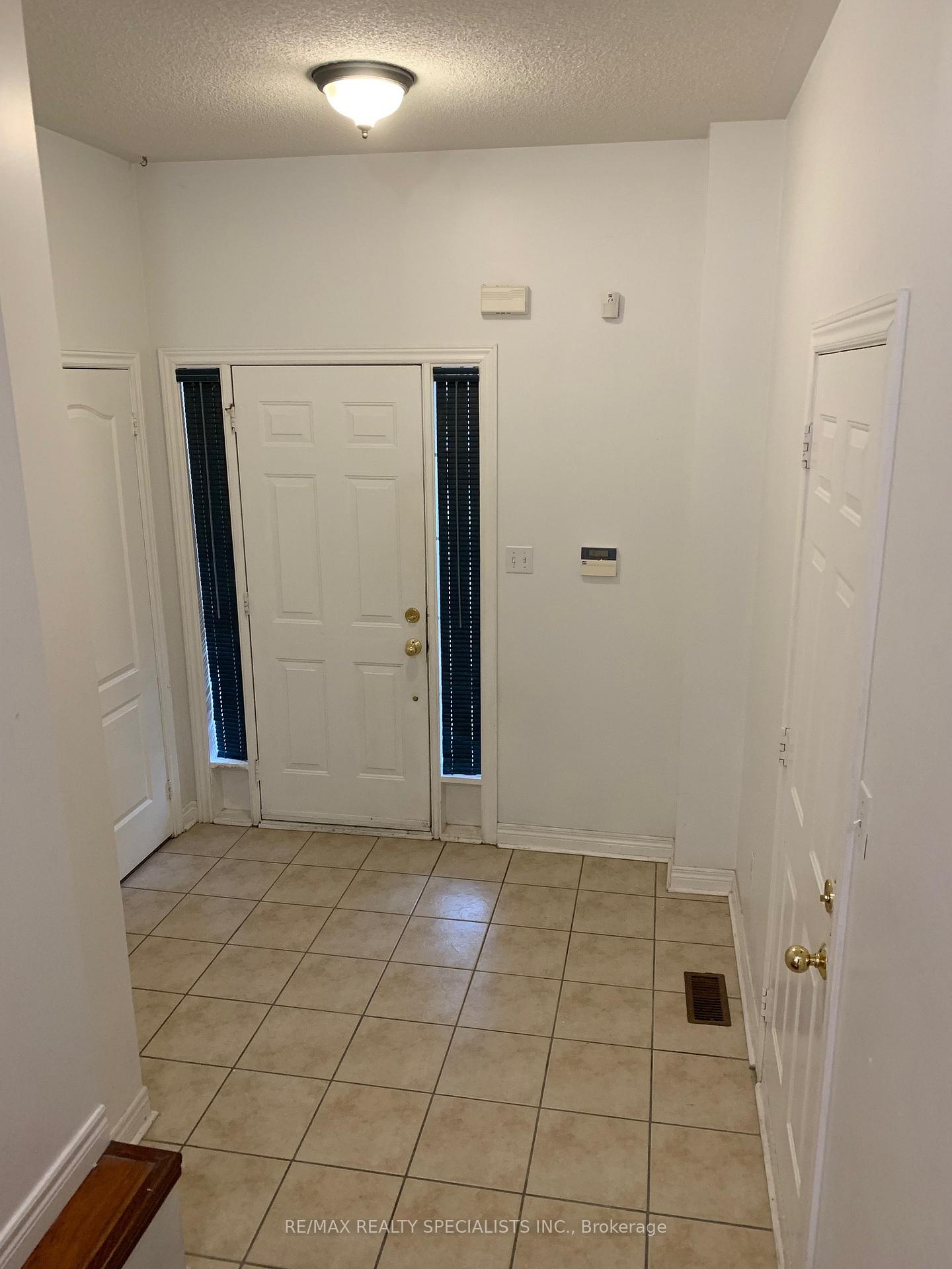 Photo 2 of 10 Ashmere Road, Brampton, Fletcher's Meadow — HOMEH