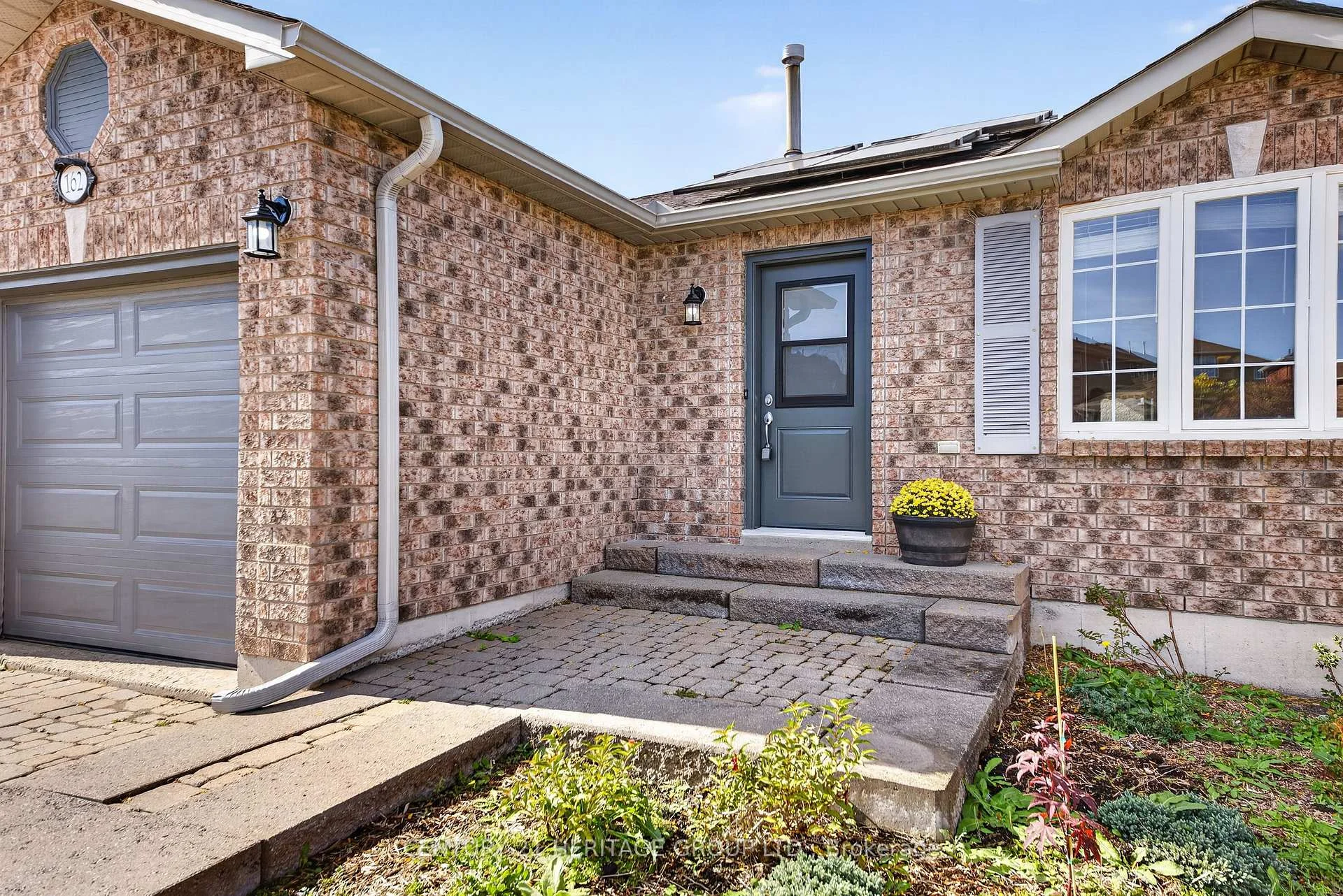 Photo 3 of 162 Madelaine Drive, Barrie, Painswick South — HOMEH