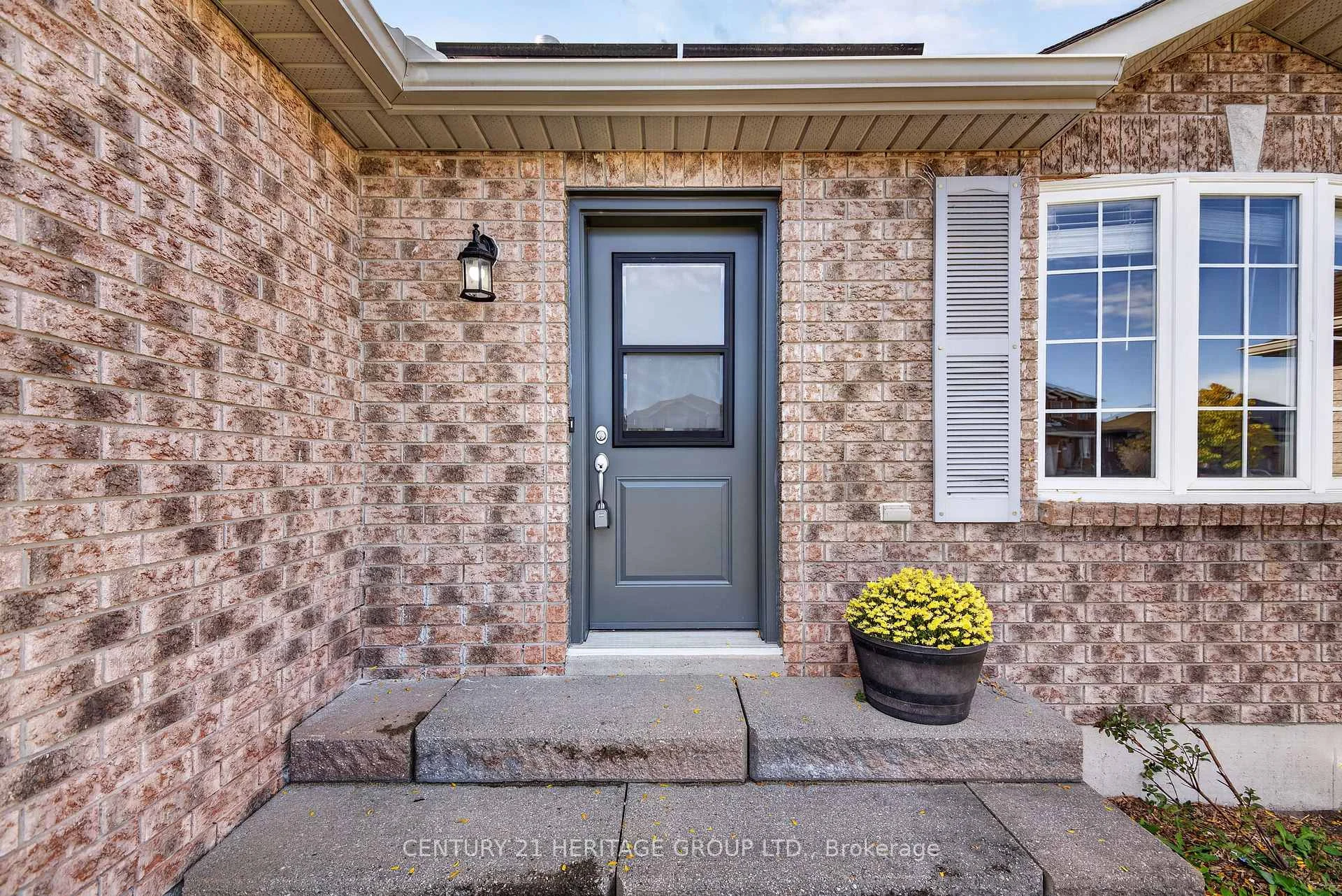 Photo 4 of 162 Madelaine Drive, Barrie, Painswick South — HOMEH