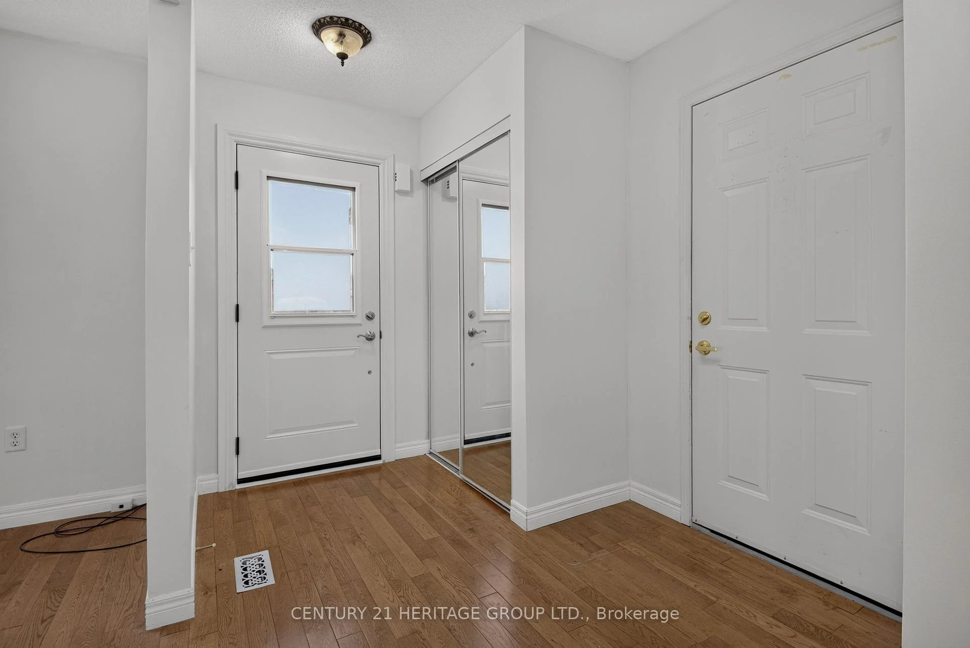 Photo 5 of 162 Madelaine Drive, Barrie, Painswick South — HOMEH
