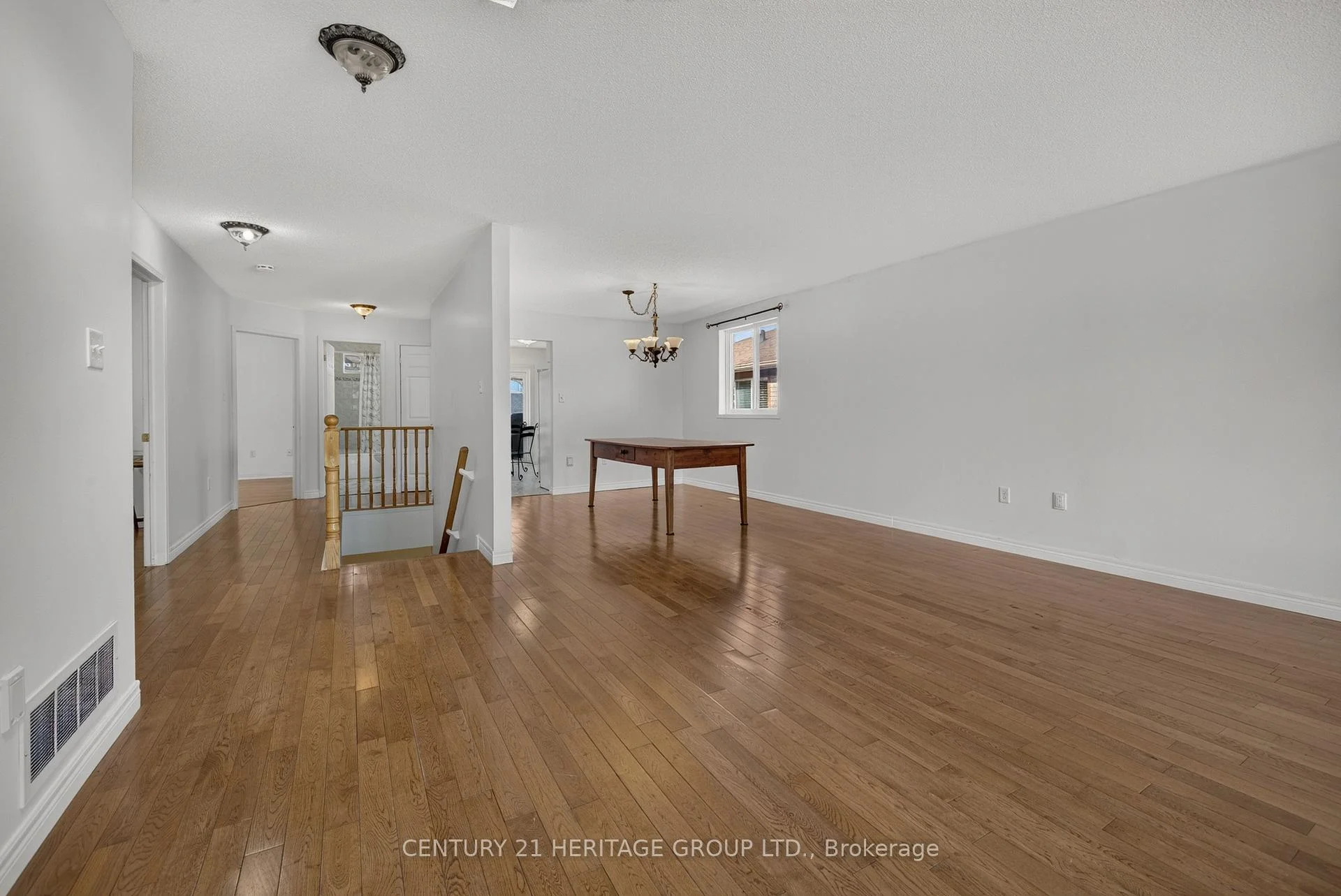 Photo 7 of 162 Madelaine Drive, Barrie, Painswick South — HOMEH