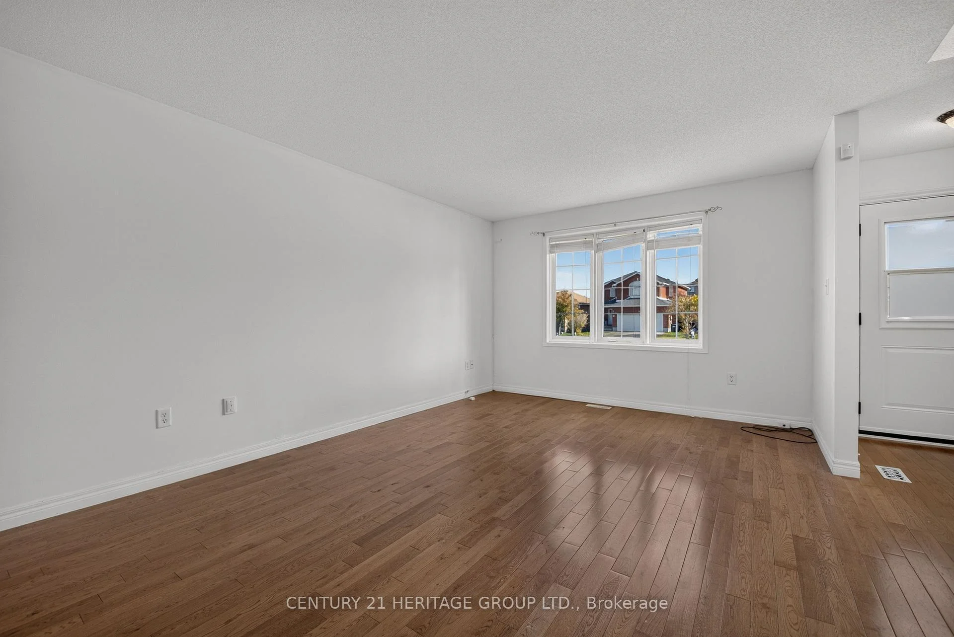 Photo 8 of 162 Madelaine Drive, Barrie, Painswick South — HOMEH