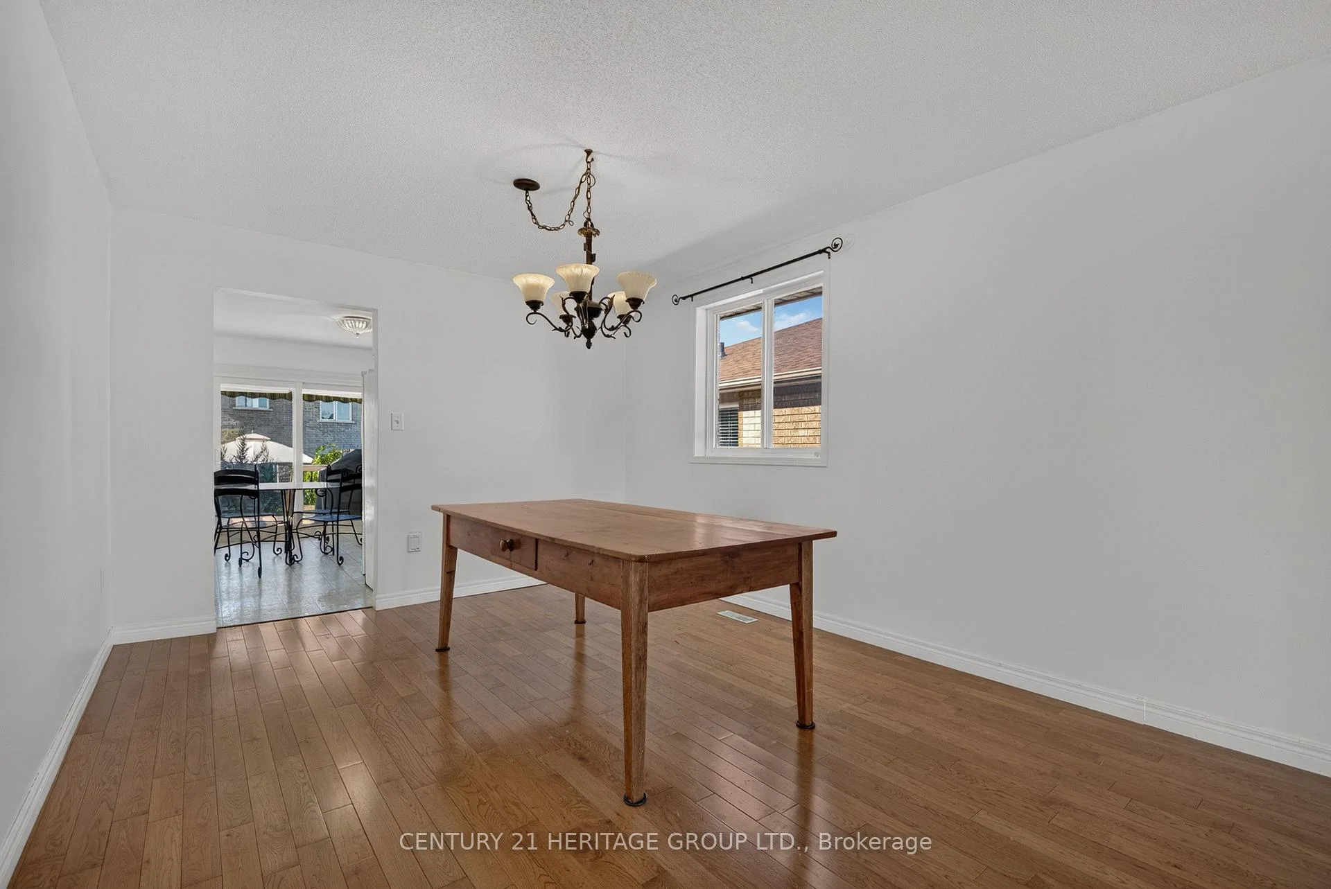 Photo 10 of 162 Madelaine Drive, Barrie, Painswick South — HOMEH