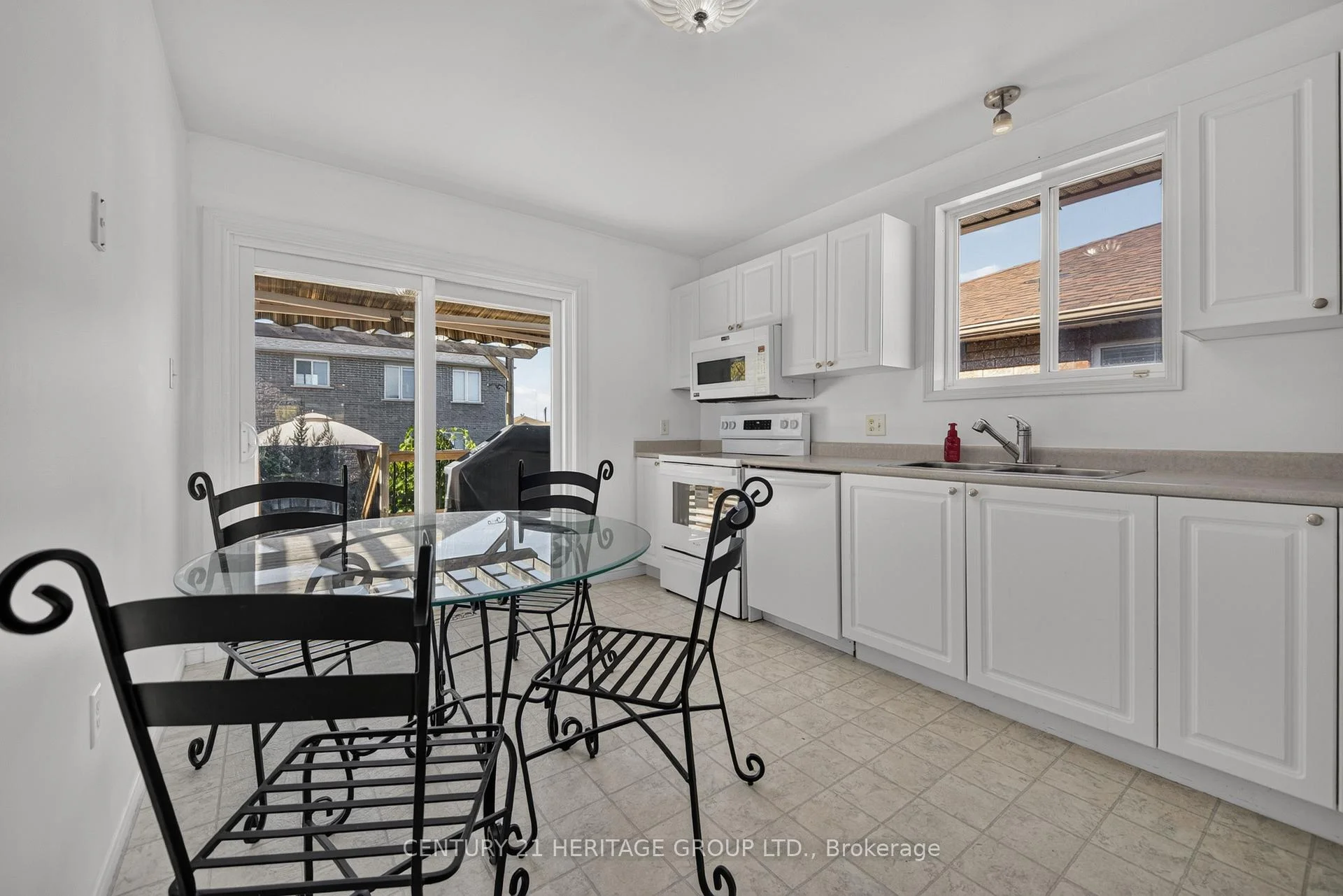 Photo 12 of 162 Madelaine Drive, Barrie, Painswick South — HOMEH