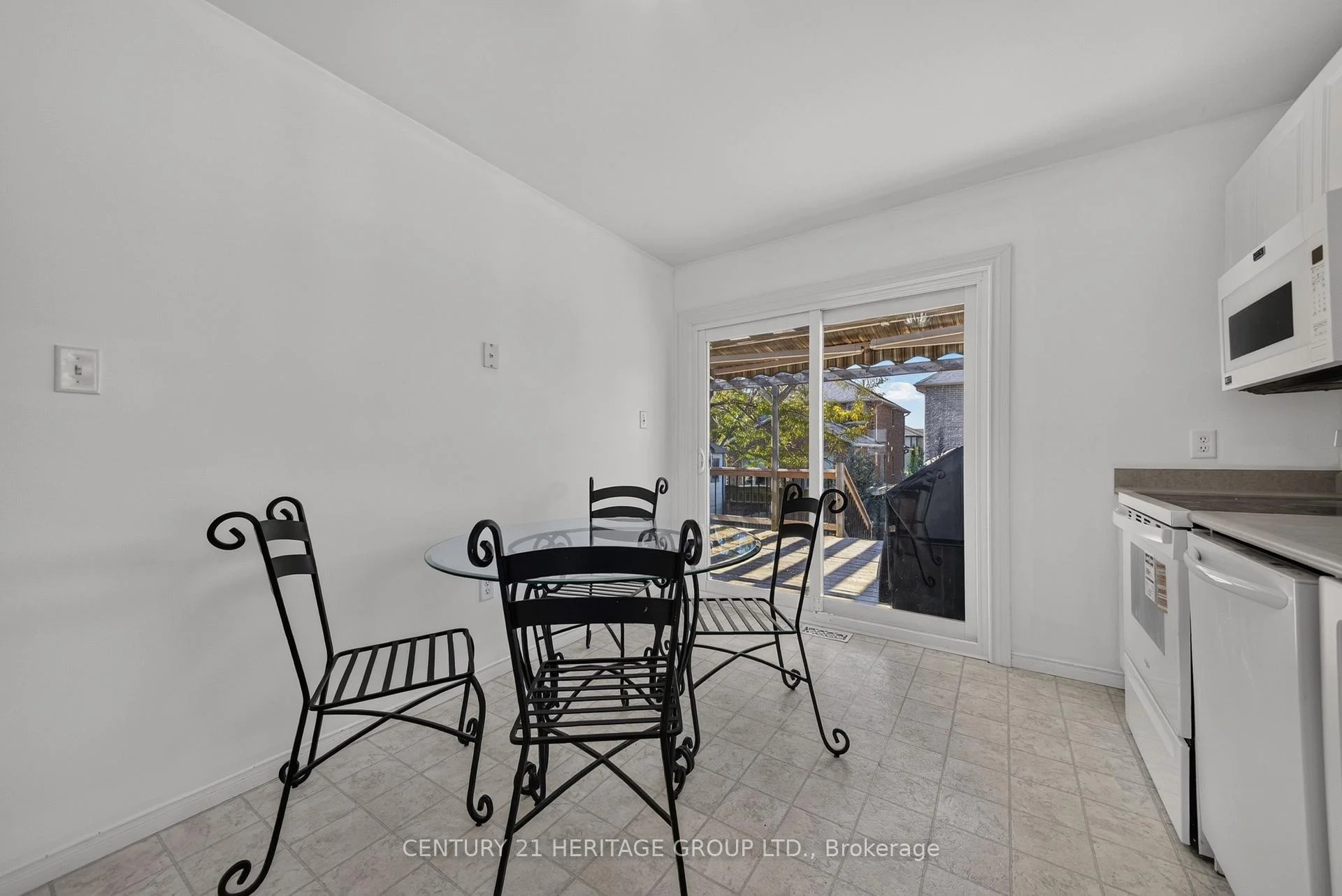 Photo 13 of 162 Madelaine Drive, Barrie, Painswick South — HOMEH