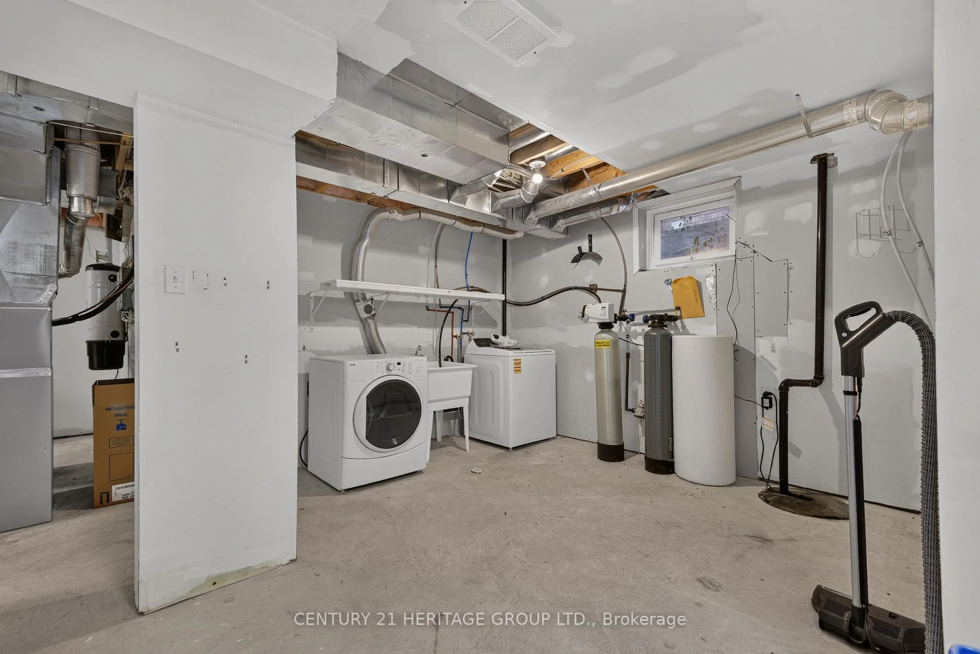 Photo 35 of 162 Madelaine Drive, Barrie, Painswick South — HOMEH