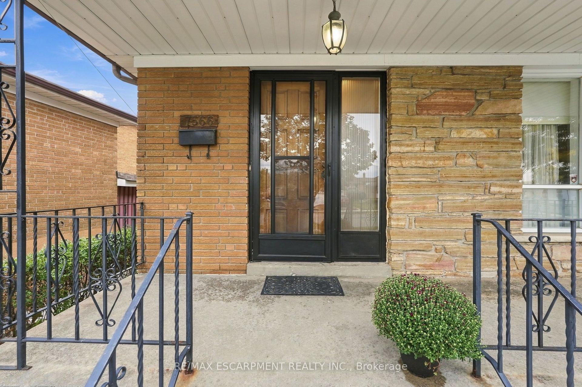 Photo 4 of 7566 Netherwood Road, Mississauga, Malton — HOMEH