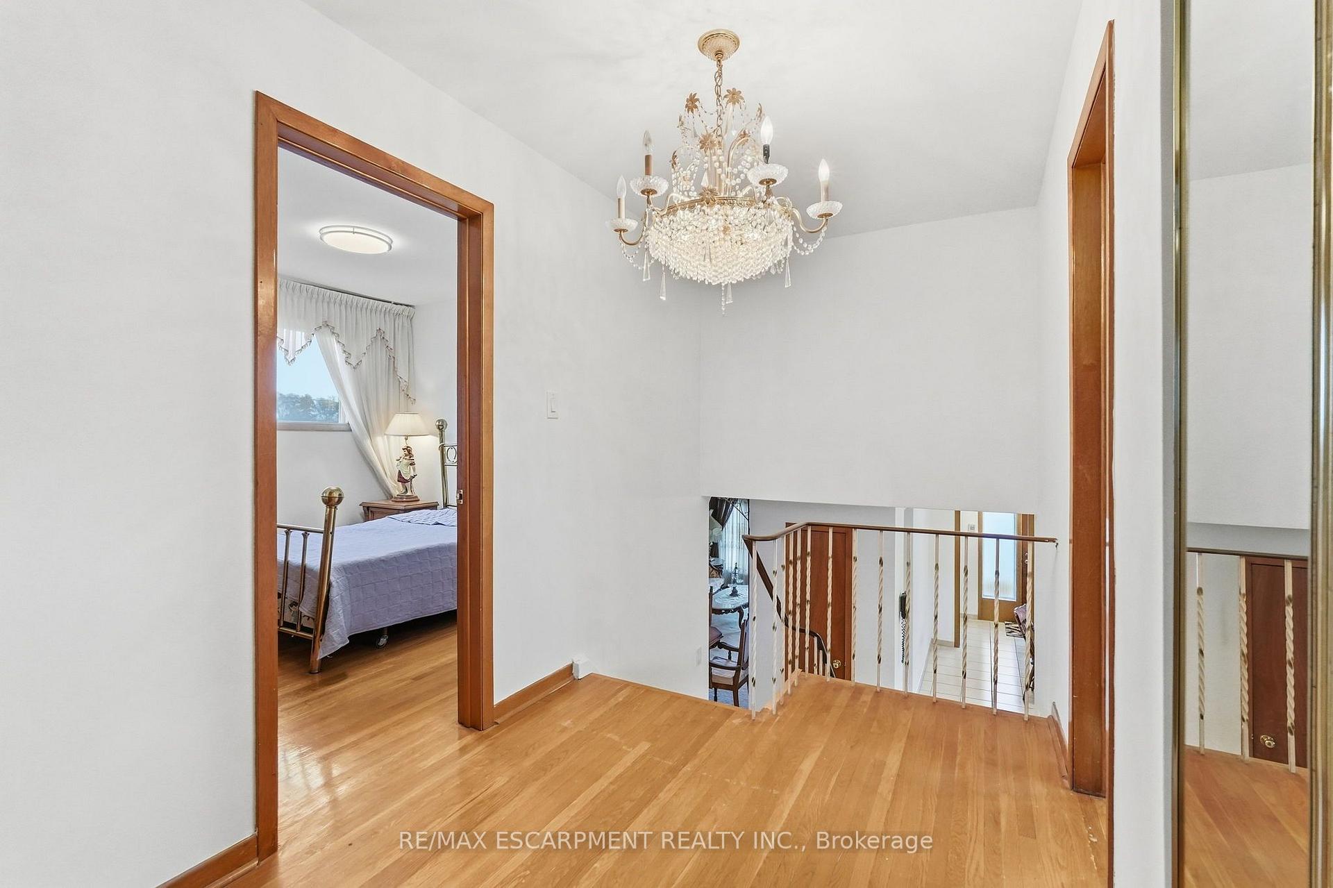 Photo 11 of 7566 Netherwood Road, Mississauga, Malton — HOMEH