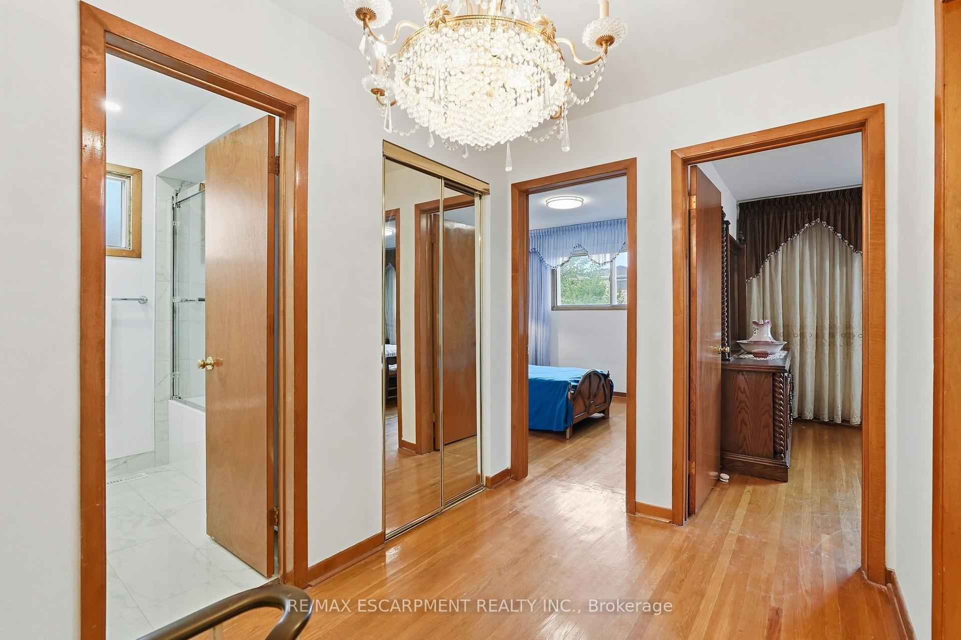 Photo 12 of 7566 Netherwood Road, Mississauga, Malton — HOMEH