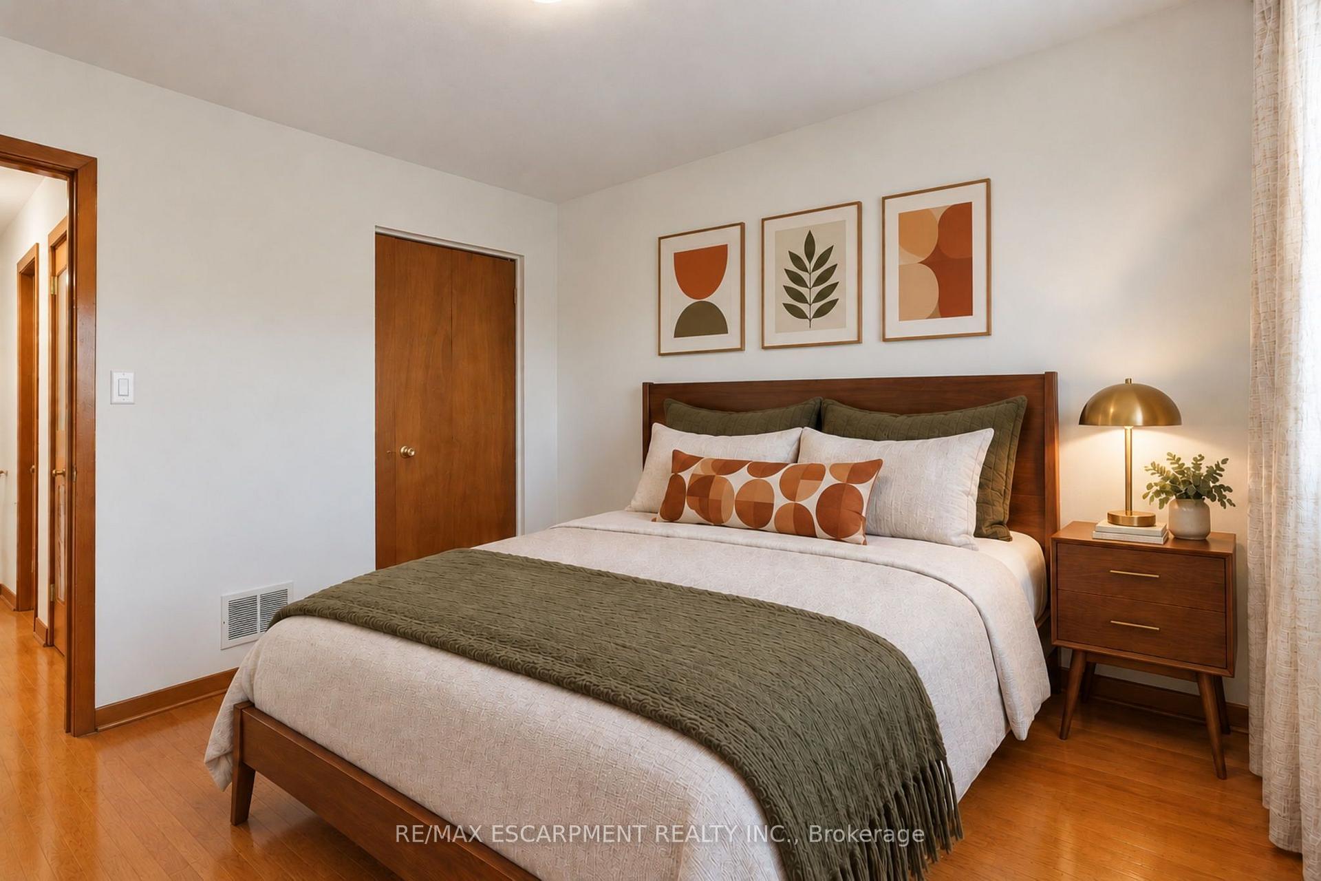 Photo 14 of 7566 Netherwood Road, Mississauga, Malton — HOMEH