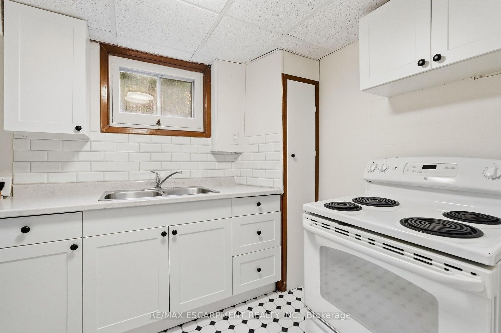 Photo 26 of 7566 Netherwood Road, Mississauga, Malton — HOMEH
