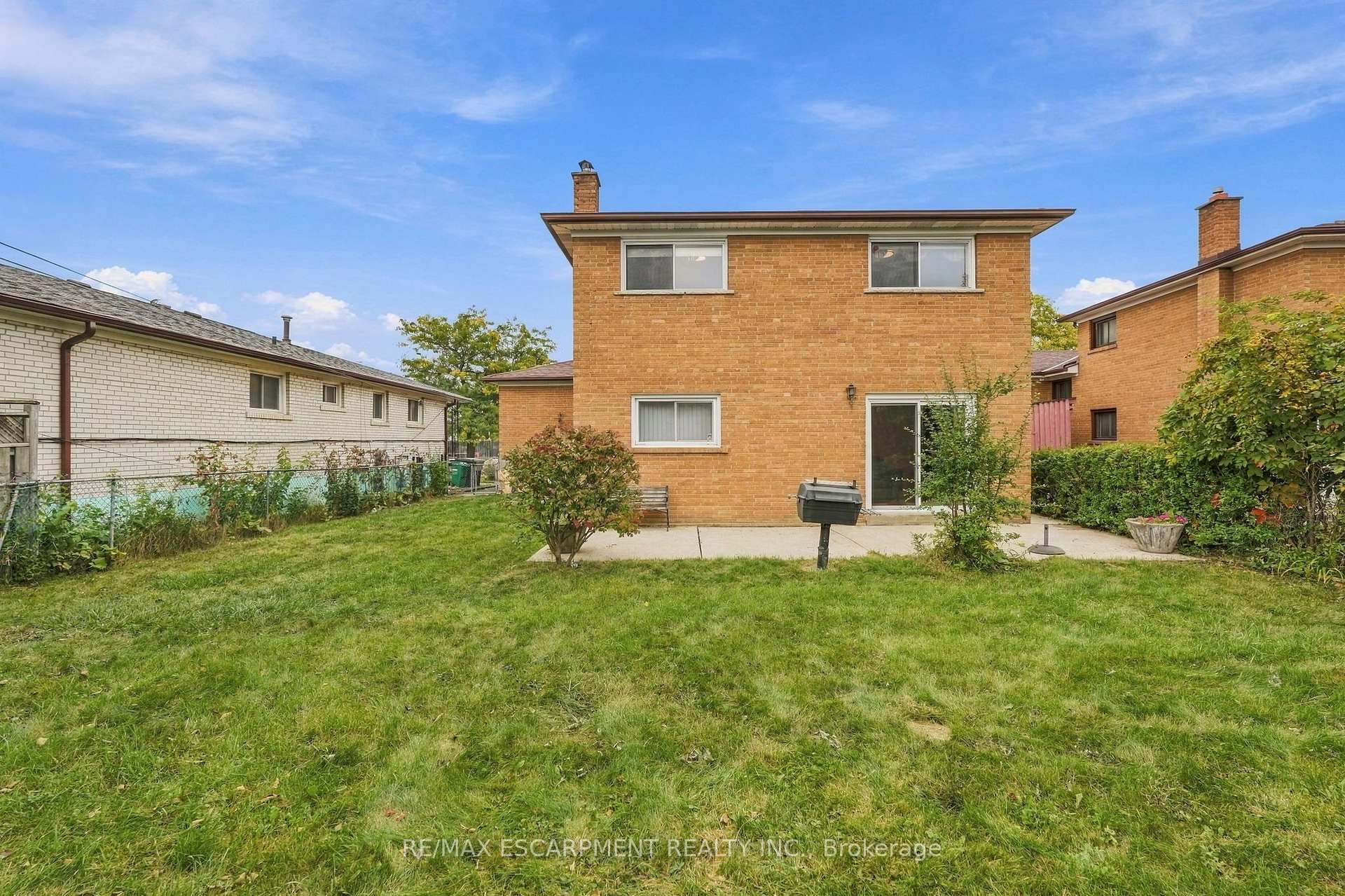 Photo 32 of 7566 Netherwood Road, Mississauga, Malton — HOMEH