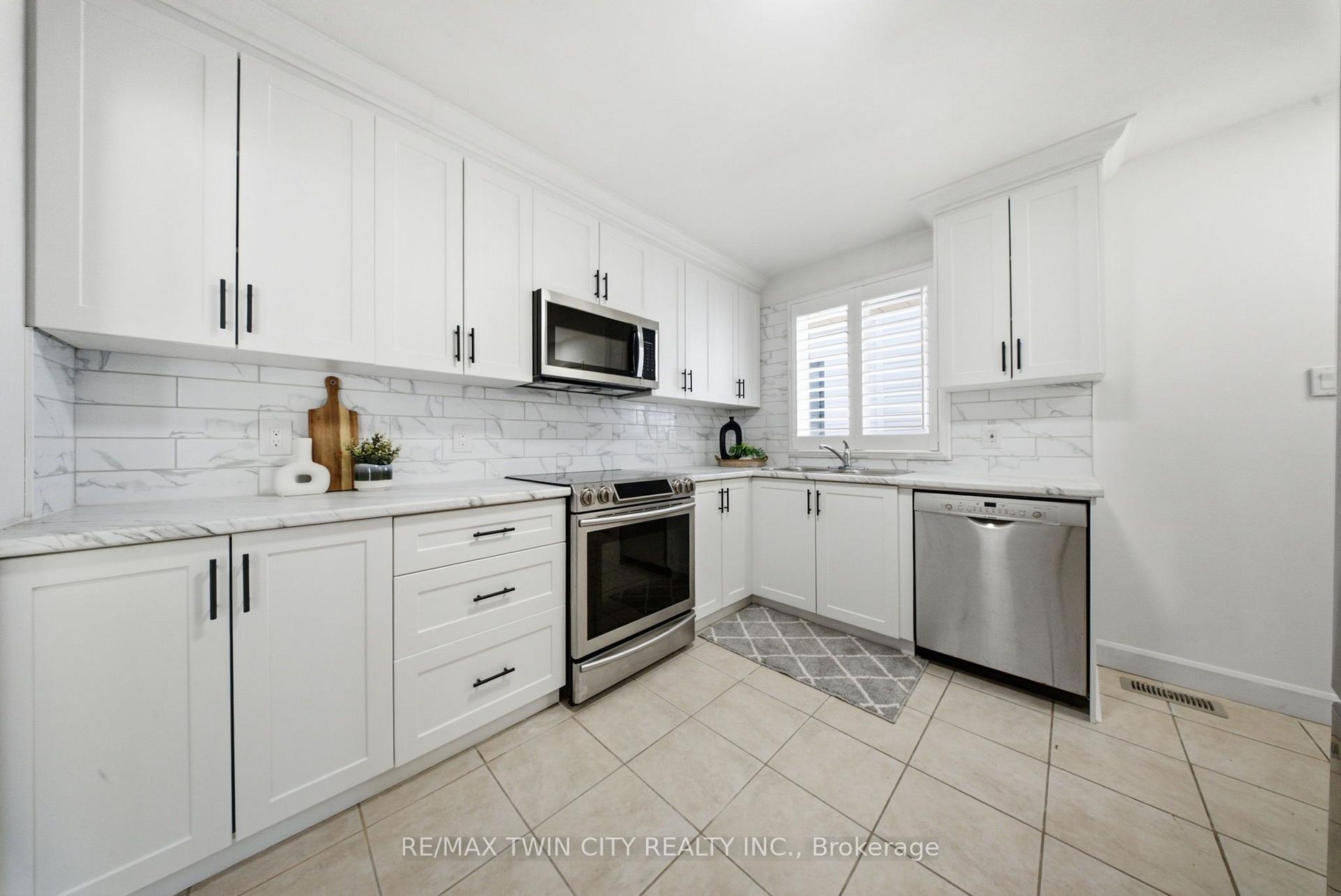 Photo 13 of 16 Burwell Street, Brantford, Holmedale — HOMEH