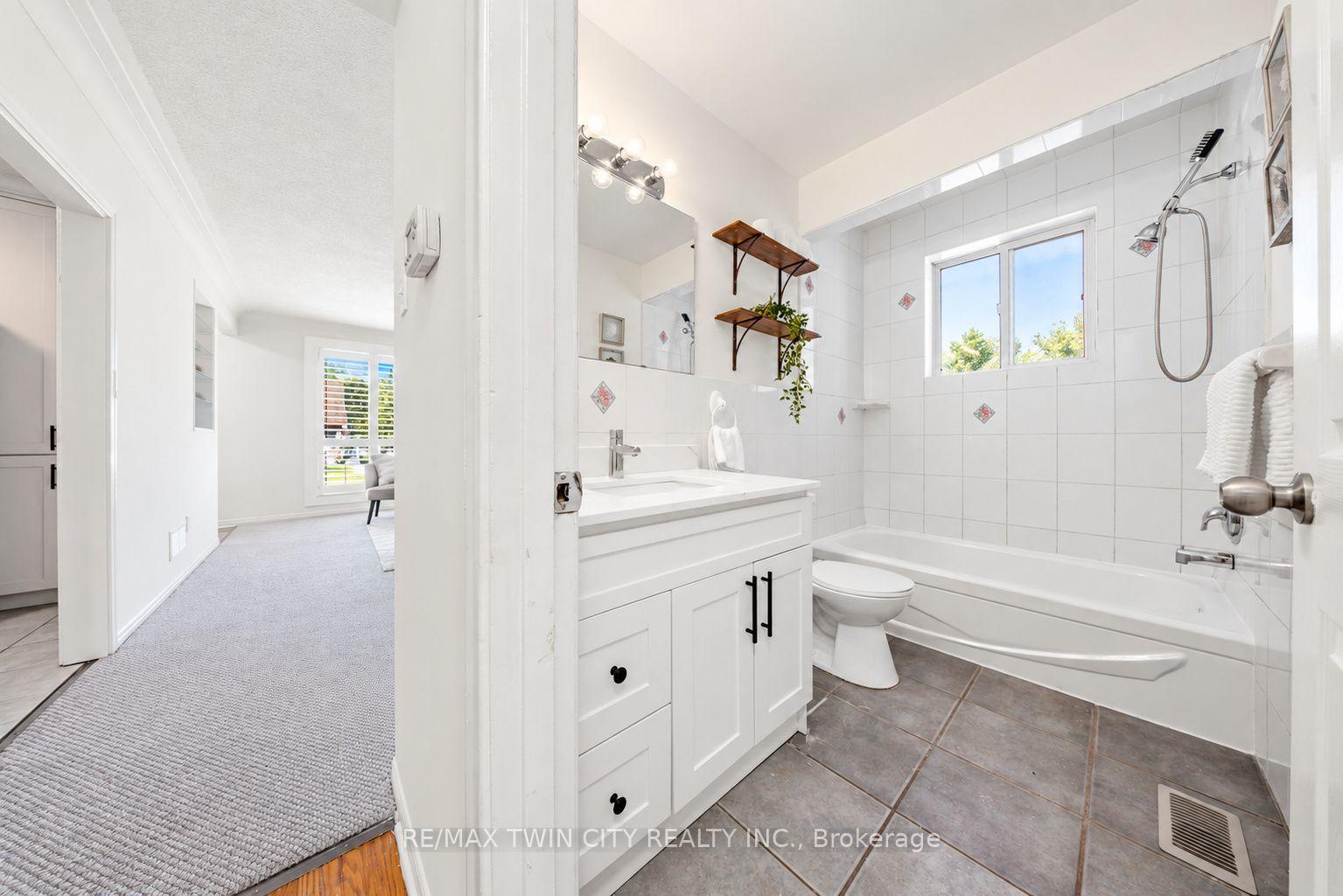 Photo 14 of 16 Burwell Street, Brantford, Holmedale — HOMEH
