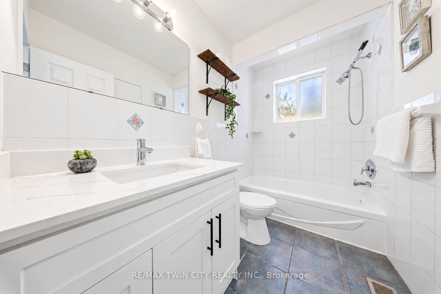 Photo 15 of 16 Burwell Street, Brantford, Holmedale — HOMEH