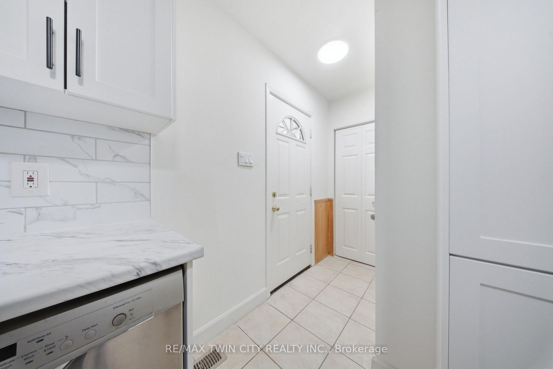 Photo 20 of 16 Burwell Street, Brantford, Holmedale — HOMEH