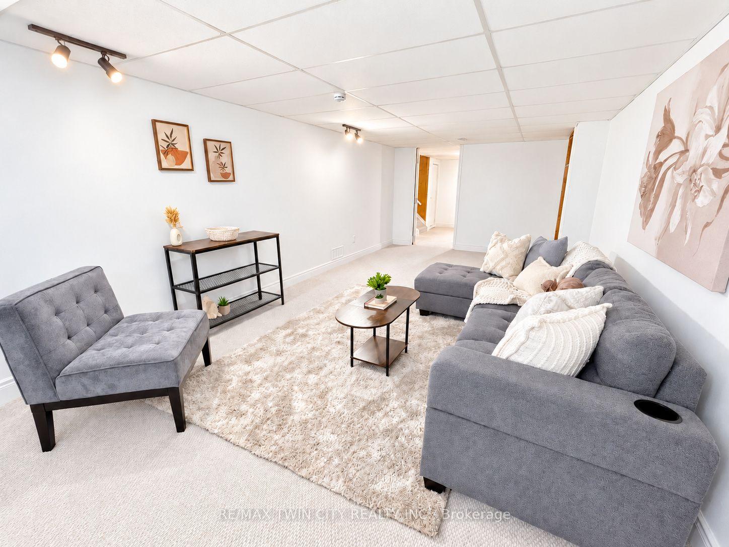 Photo 24 of 16 Burwell Street, Brantford, Holmedale — HOMEH