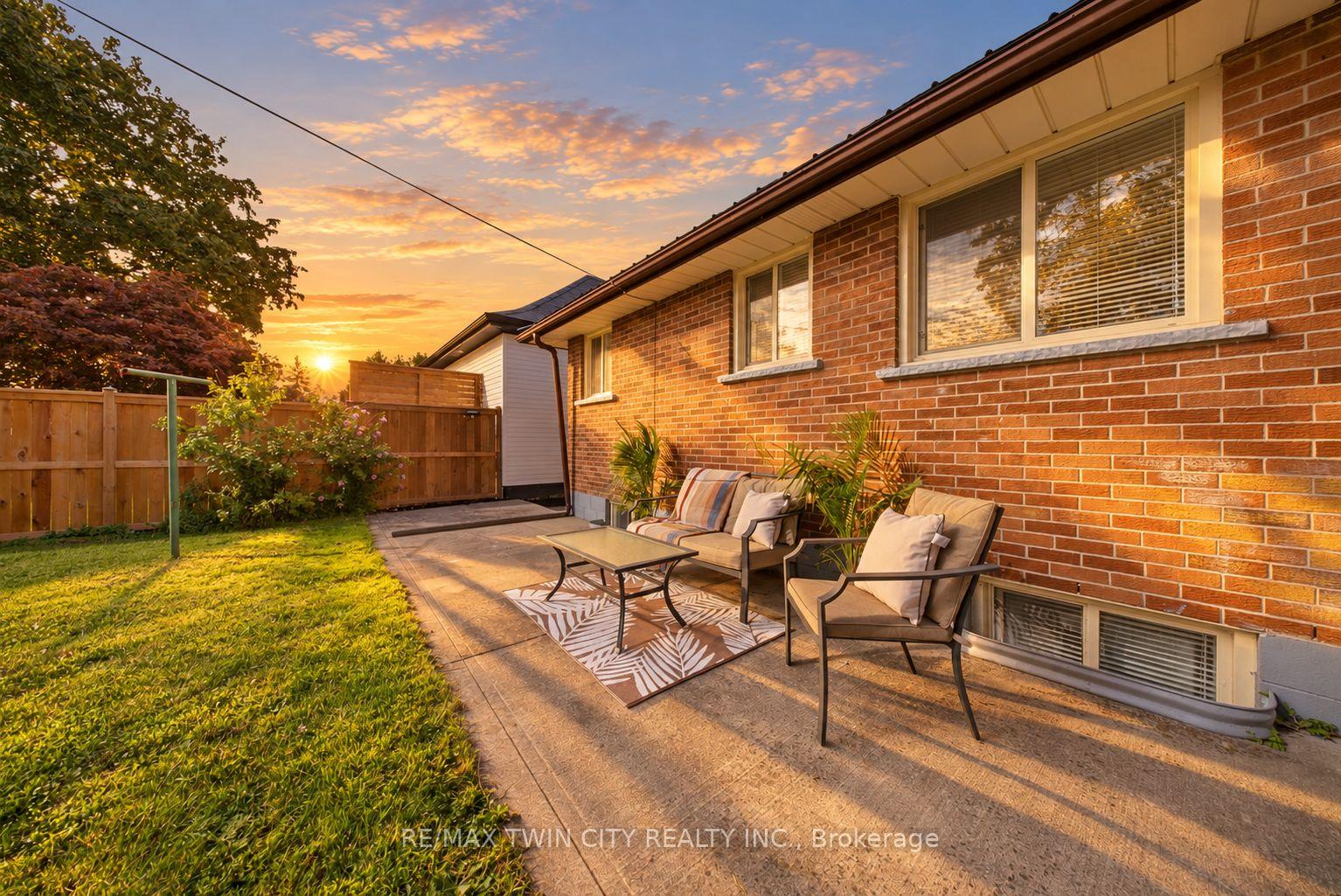 Photo 28 of 16 Burwell Street, Brantford, Holmedale — HOMEH