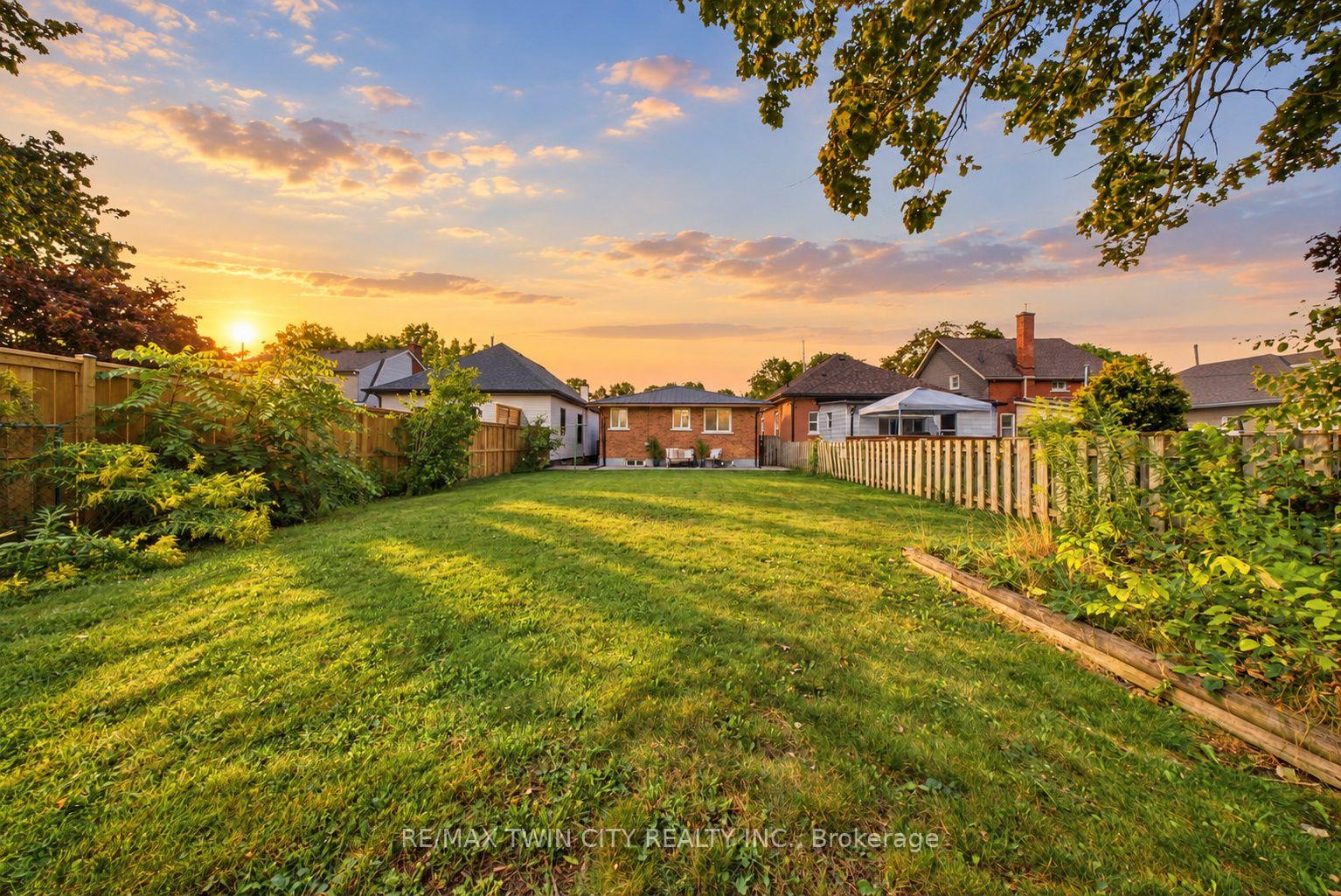 Photo 30 of 16 Burwell Street, Brantford, Holmedale — HOMEH