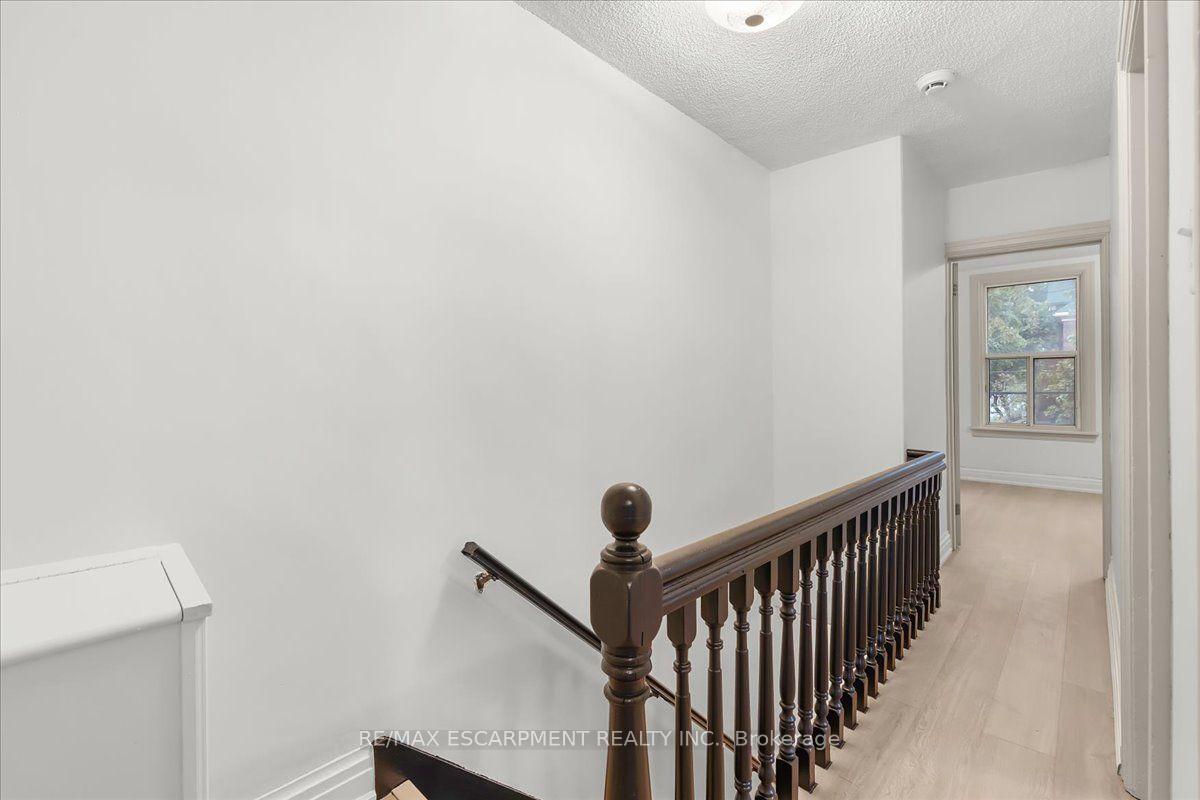Photo 10 of 109 Macaulay Street E, Hamilton, North End — HOMEH