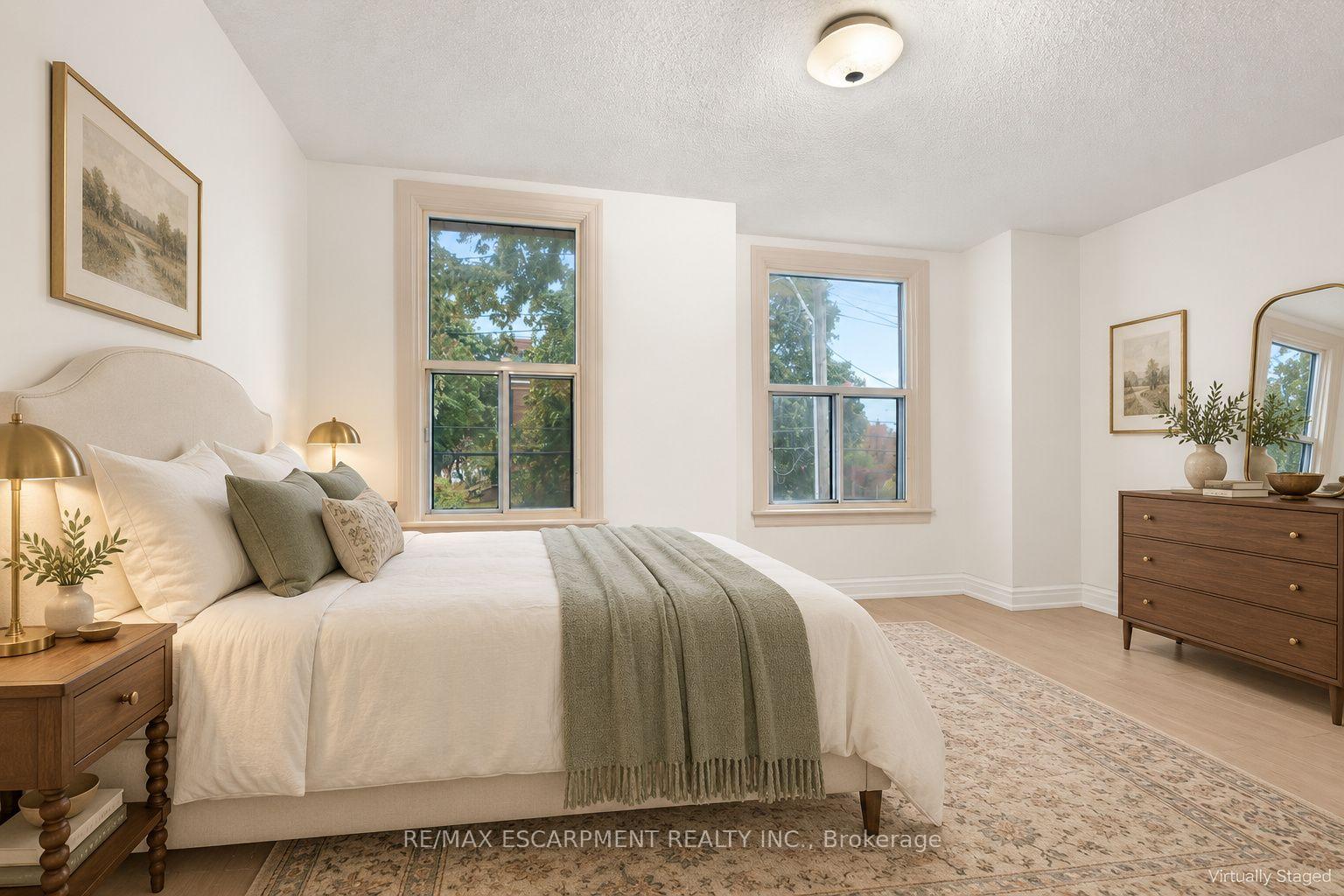 Photo 15 of 109 Macaulay Street E, Hamilton, North End — HOMEH