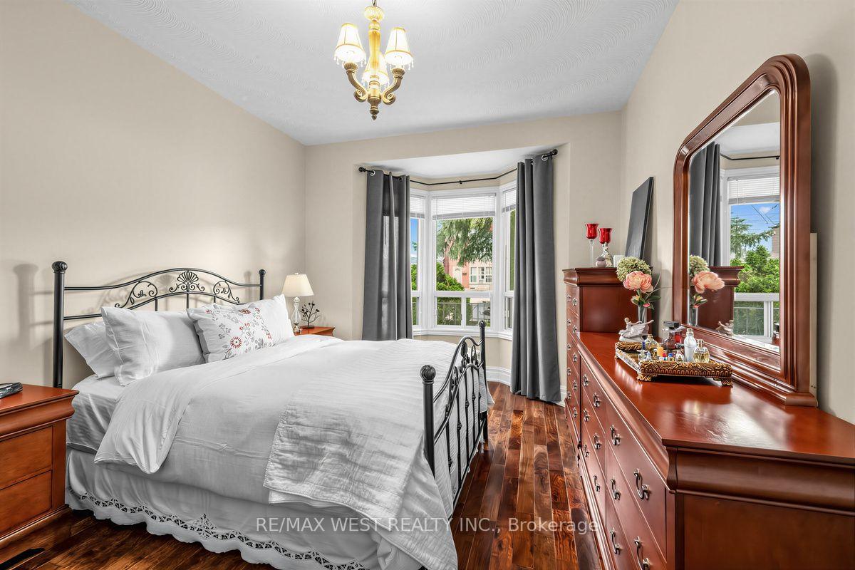 Photo 4 of 66 Bristol Avenue, Toronto, Dovercourt-Wallace Emerson-Junction — HOMEH