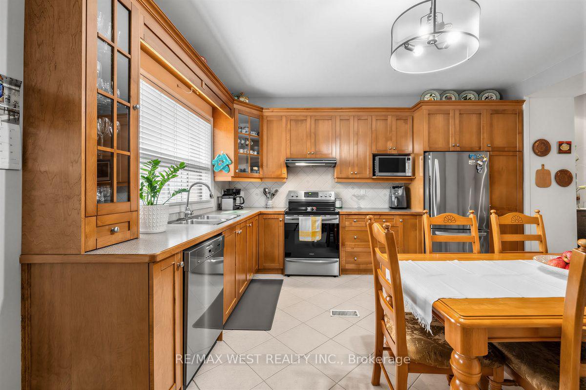 Photo 11 of 66 Bristol Avenue, Toronto, Dovercourt-Wallace Emerson-Junction — HOMEH