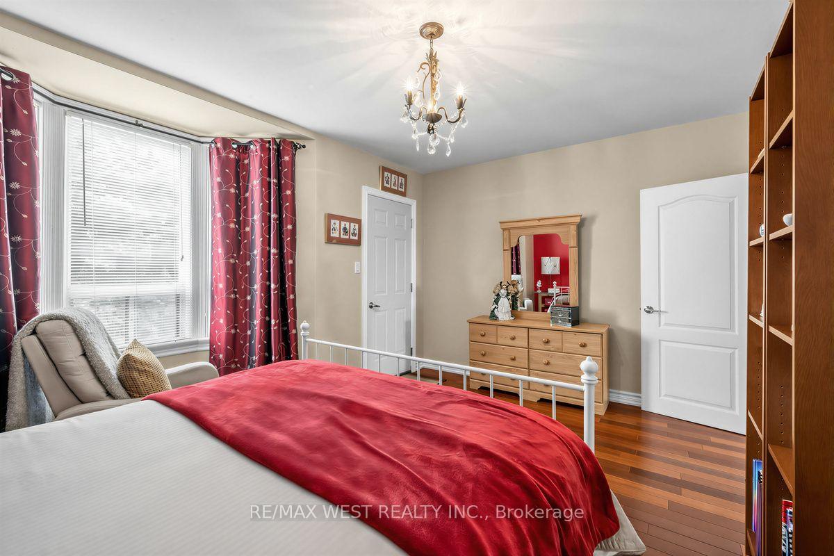 Photo 13 of 66 Bristol Avenue, Toronto, Dovercourt-Wallace Emerson-Junction — HOMEH