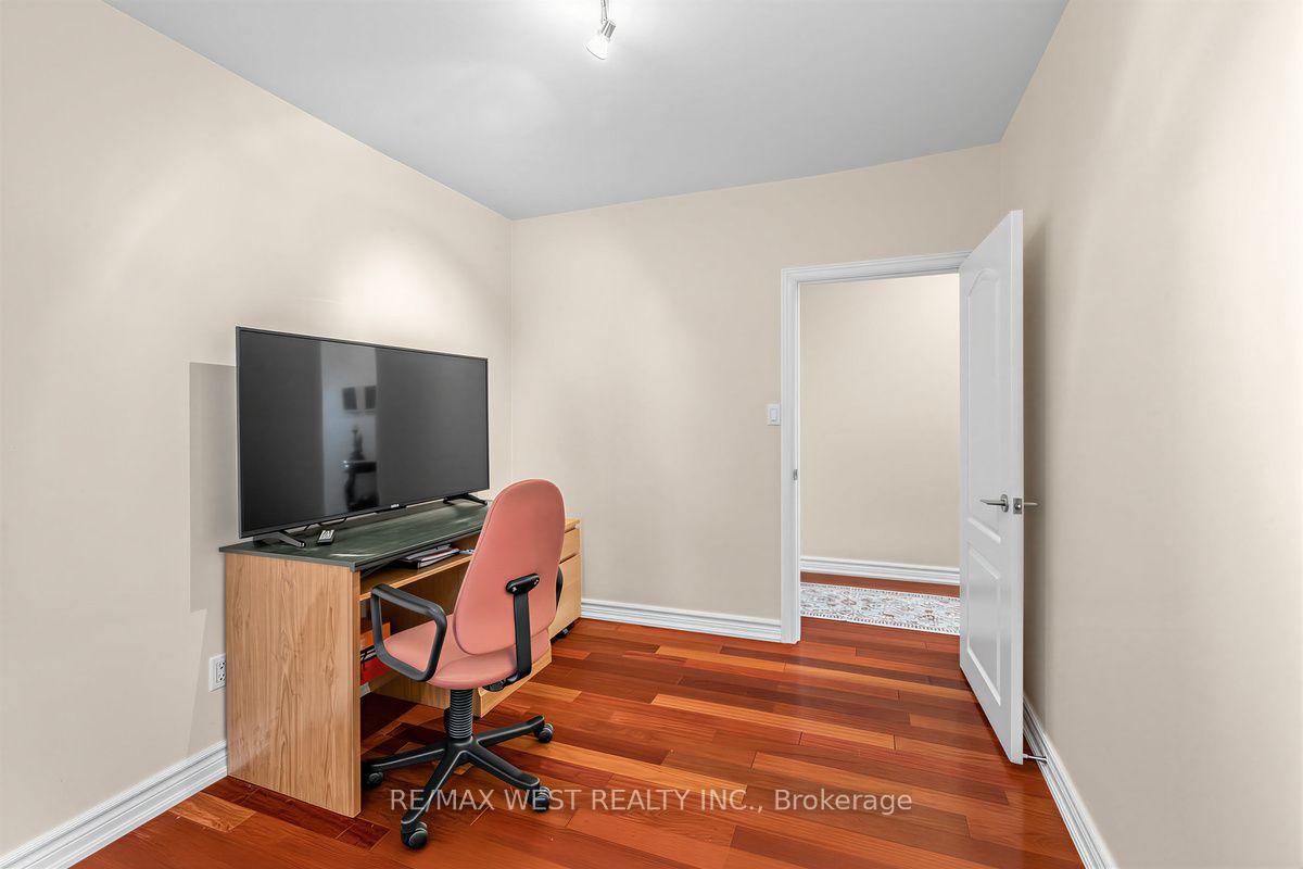 Photo 17 of 66 Bristol Avenue, Toronto, Dovercourt-Wallace Emerson-Junction — HOMEH