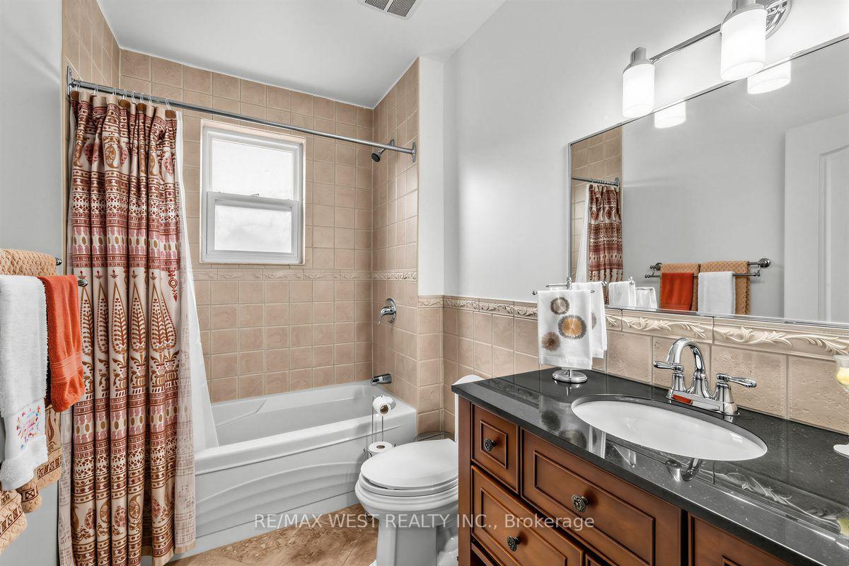 Photo 20 of 66 Bristol Avenue, Toronto, Dovercourt-Wallace Emerson-Junction — HOMEH