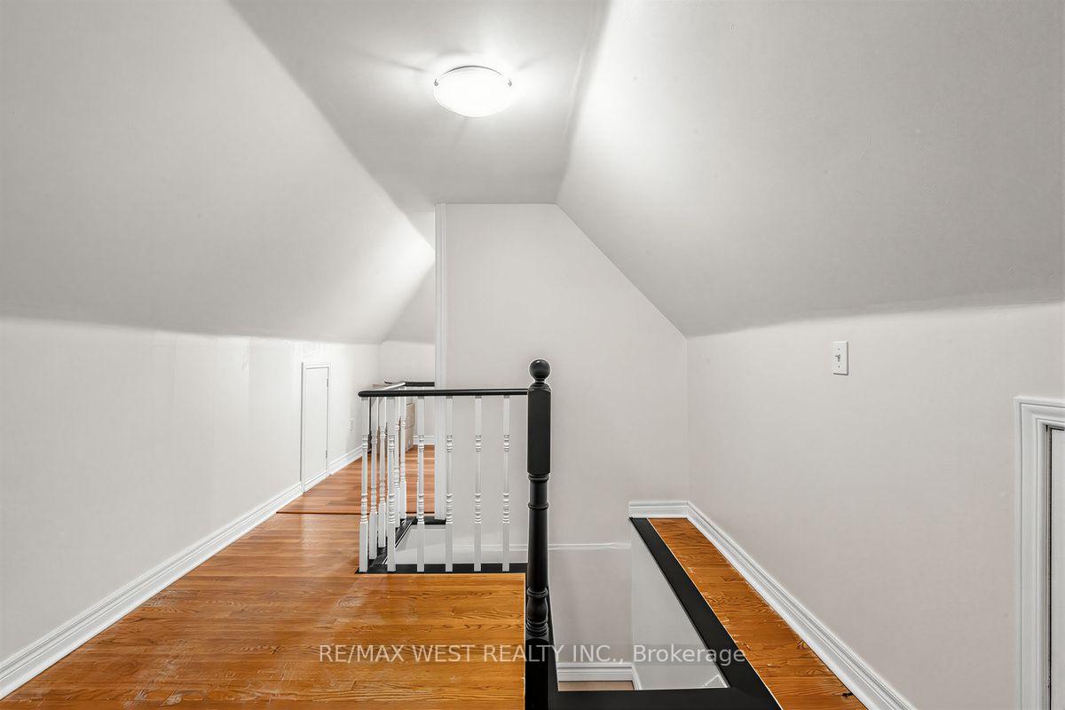 Photo 22 of 66 Bristol Avenue, Toronto, Dovercourt-Wallace Emerson-Junction — HOMEH