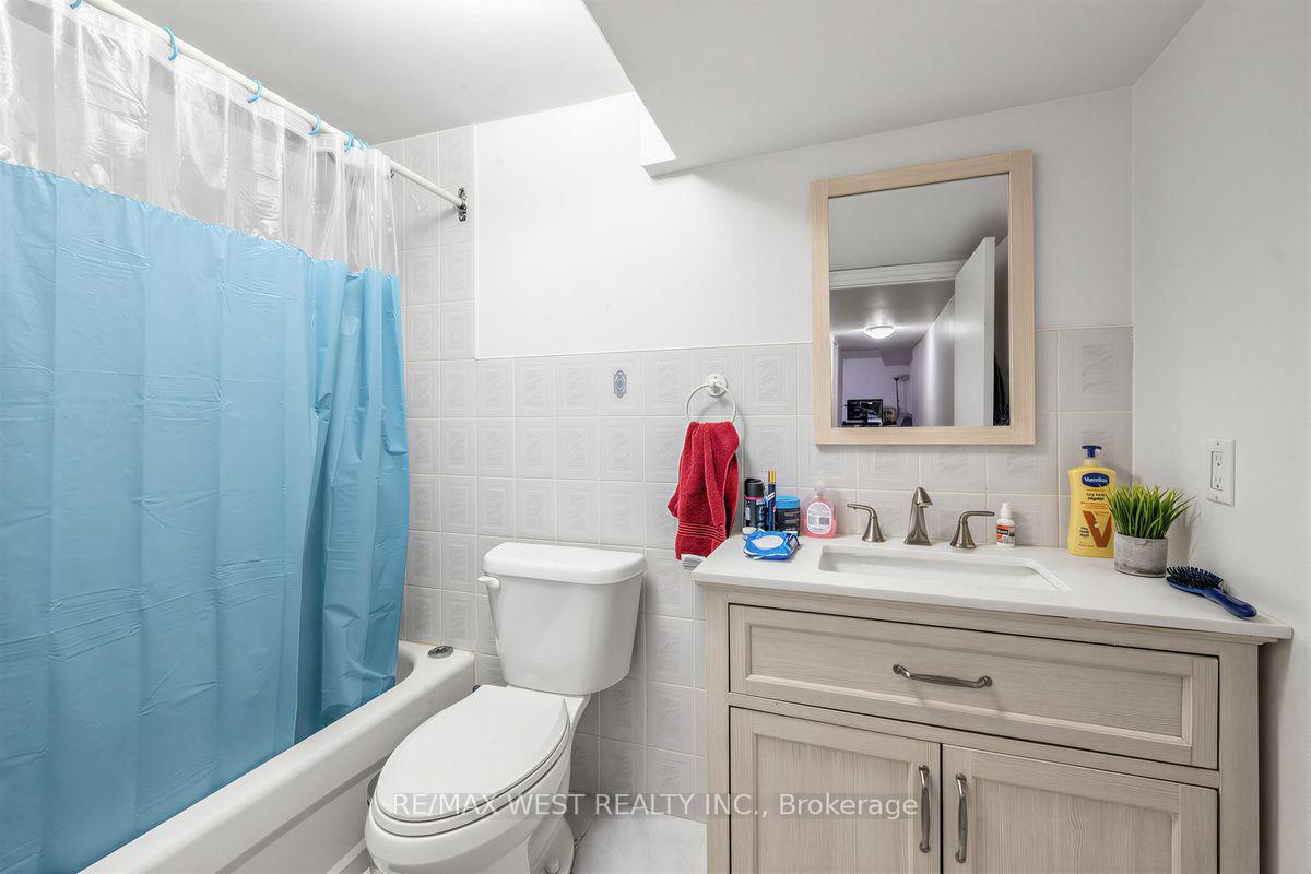 Photo 29 of 66 Bristol Avenue, Toronto, Dovercourt-Wallace Emerson-Junction — HOMEH