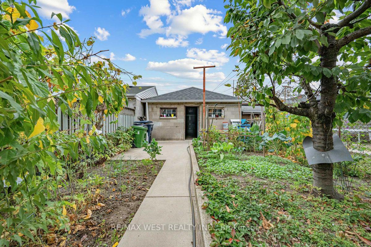 Photo 32 of 66 Bristol Avenue, Toronto, Dovercourt-Wallace Emerson-Junction — HOMEH