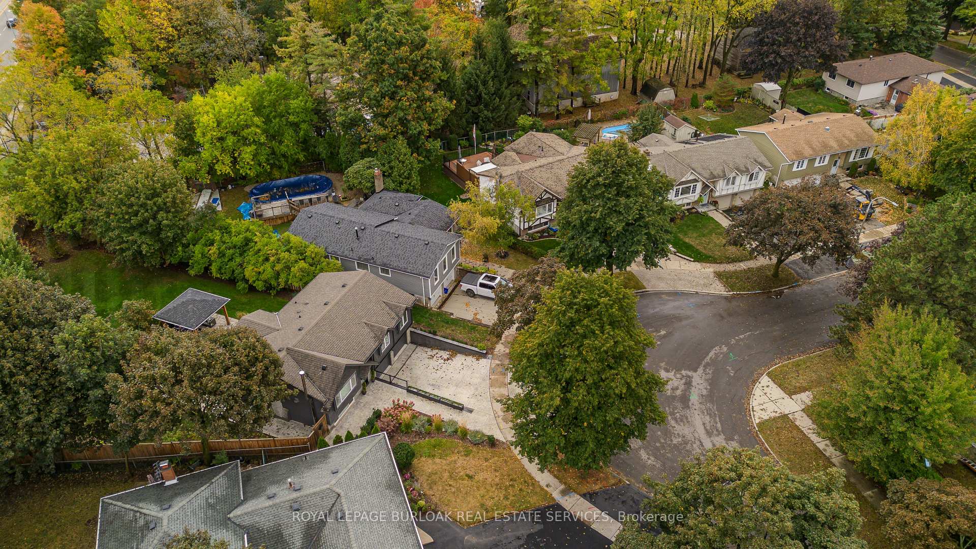 Photo 2 of 2193 Lancaster Crescent, Burlington, Mountainside — HOMEH