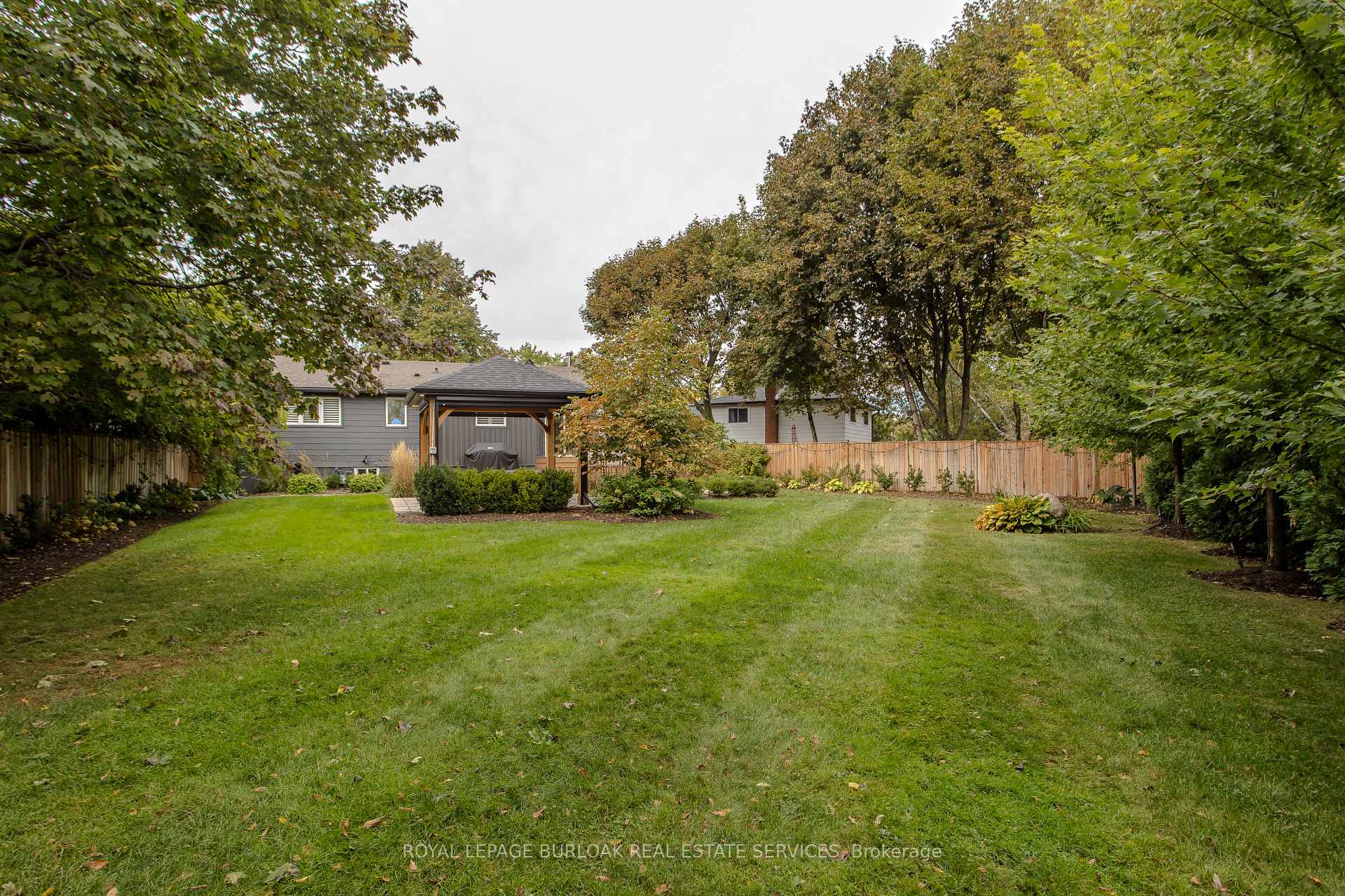 Photo 3 of 2193 Lancaster Crescent, Burlington, Mountainside — HOMEH