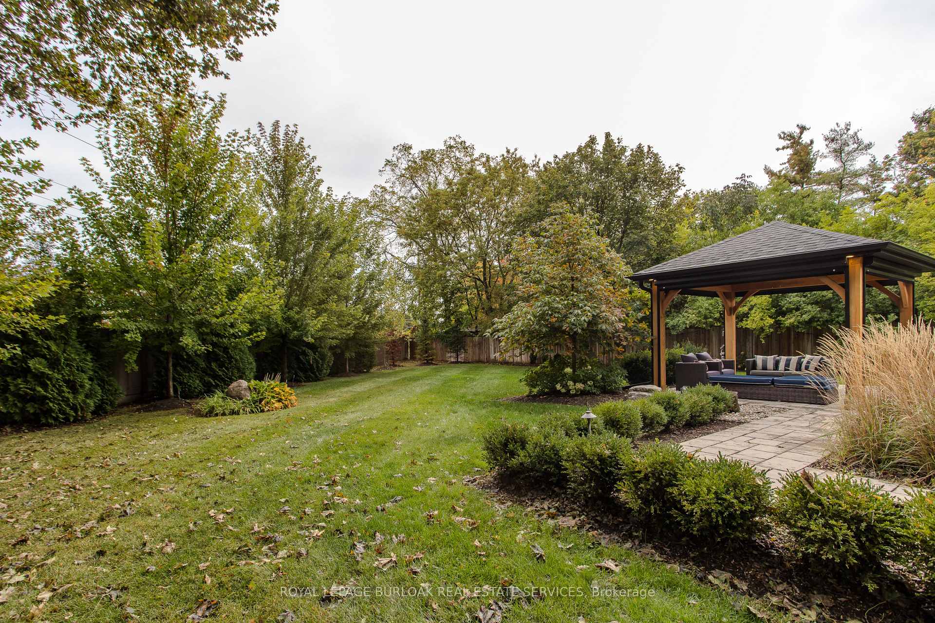 Photo 4 of 2193 Lancaster Crescent, Burlington, Mountainside — HOMEH