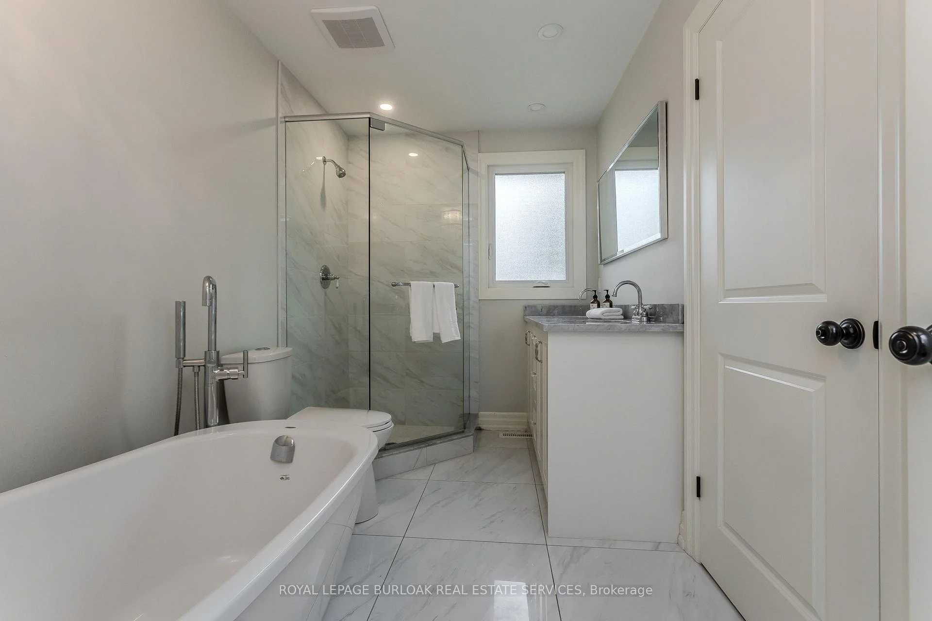 Photo 24 of 2193 Lancaster Crescent, Burlington, Mountainside — HOMEH