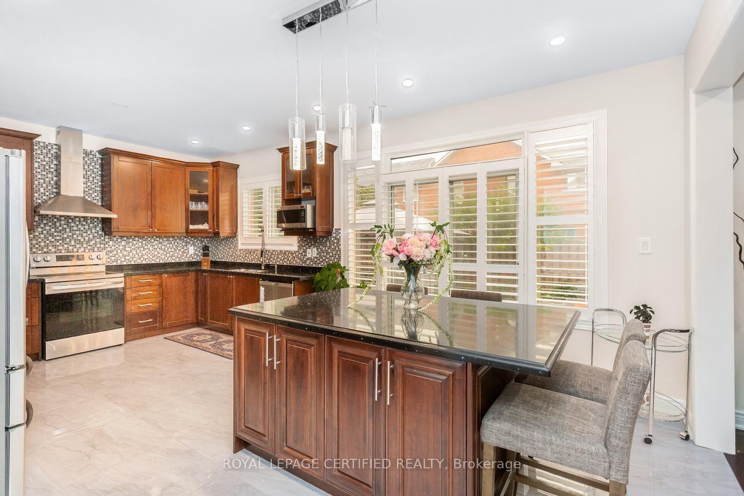 Photo 10 of 5902 Agean Drive, Mississauga, Churchill Meadows — HOMEH