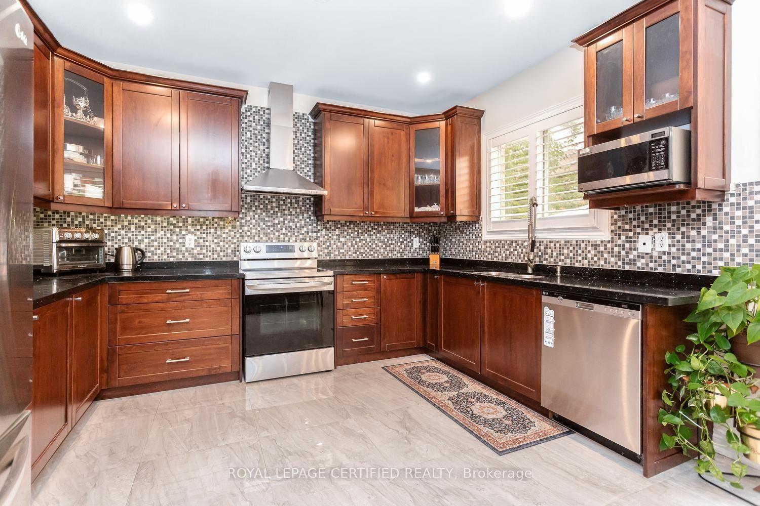 Photo 11 of 5902 Agean Drive, Mississauga, Churchill Meadows — HOMEH