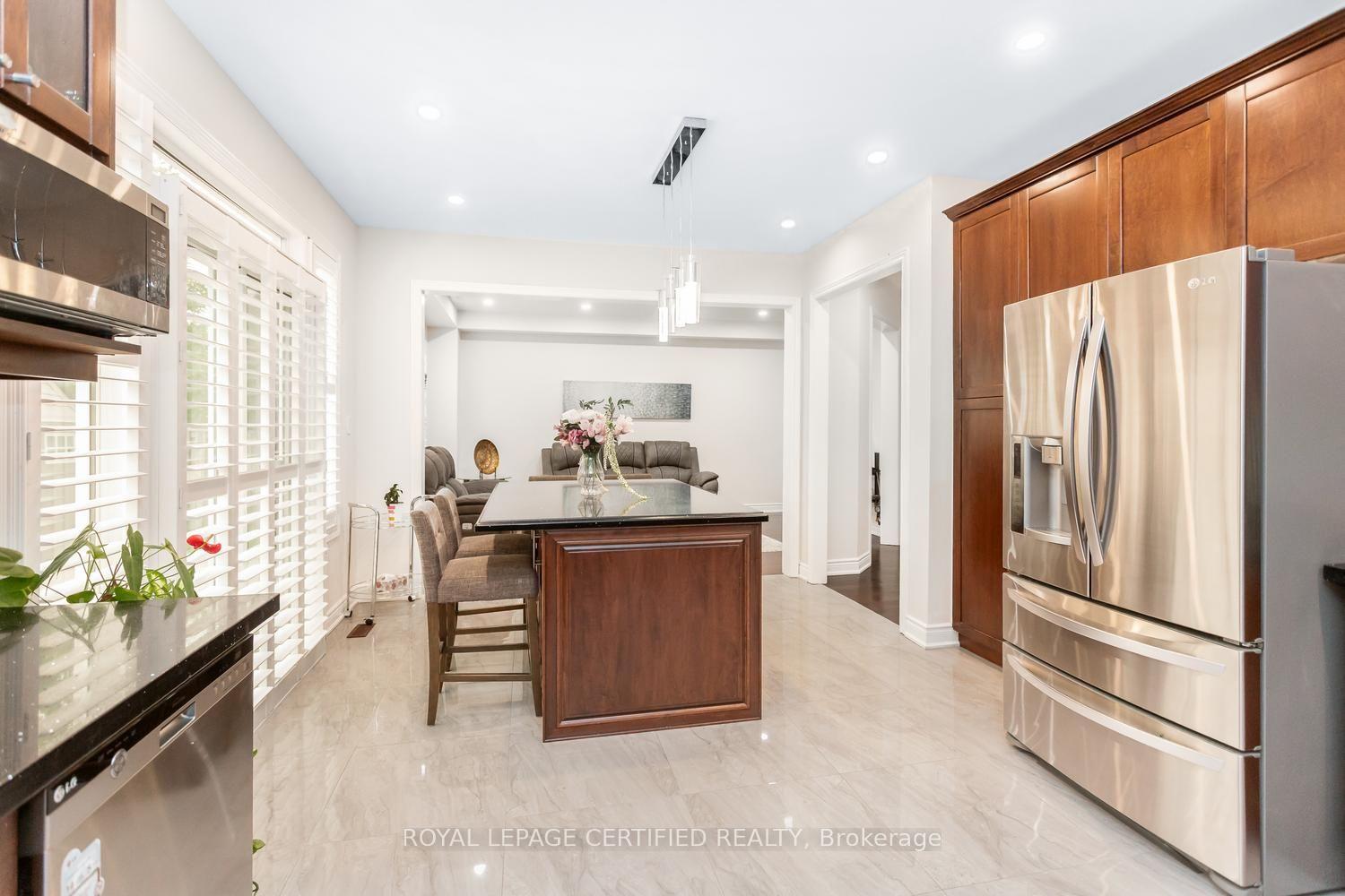 Photo 12 of 5902 Agean Drive, Mississauga, Churchill Meadows — HOMEH