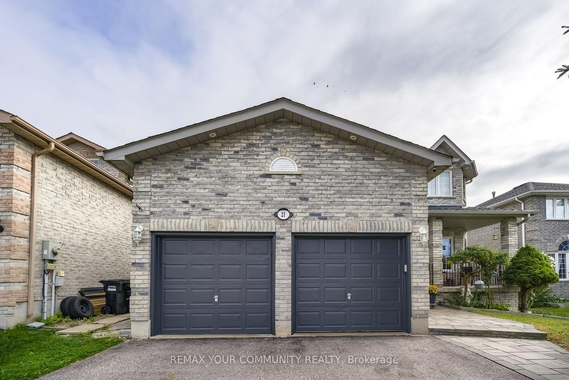 Photo 2 of 21 Silvercreek Crescent, Barrie, Ardagh — HOMEH