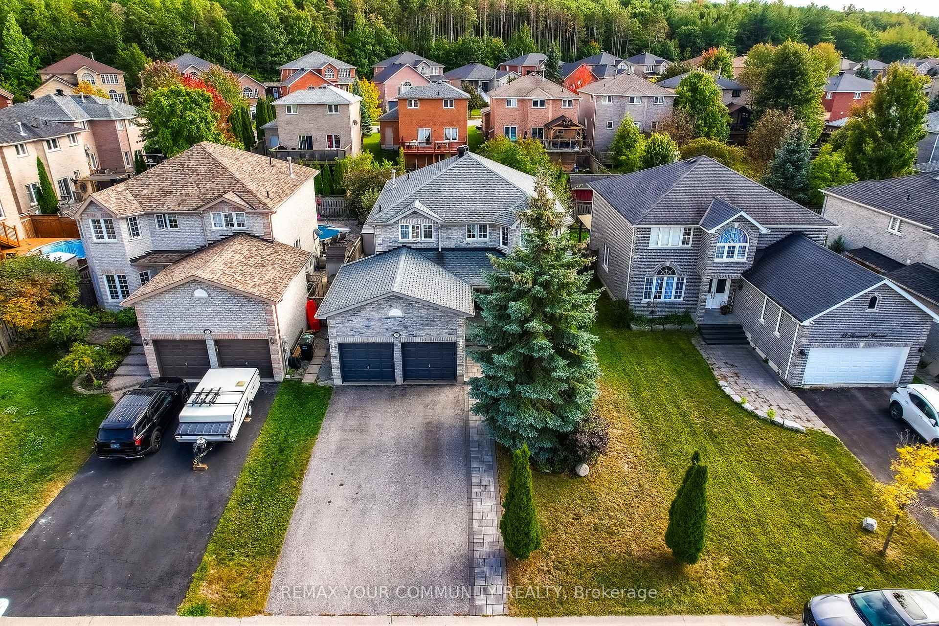 Photo 5 of 21 Silvercreek Crescent, Barrie, Ardagh — HOMEH